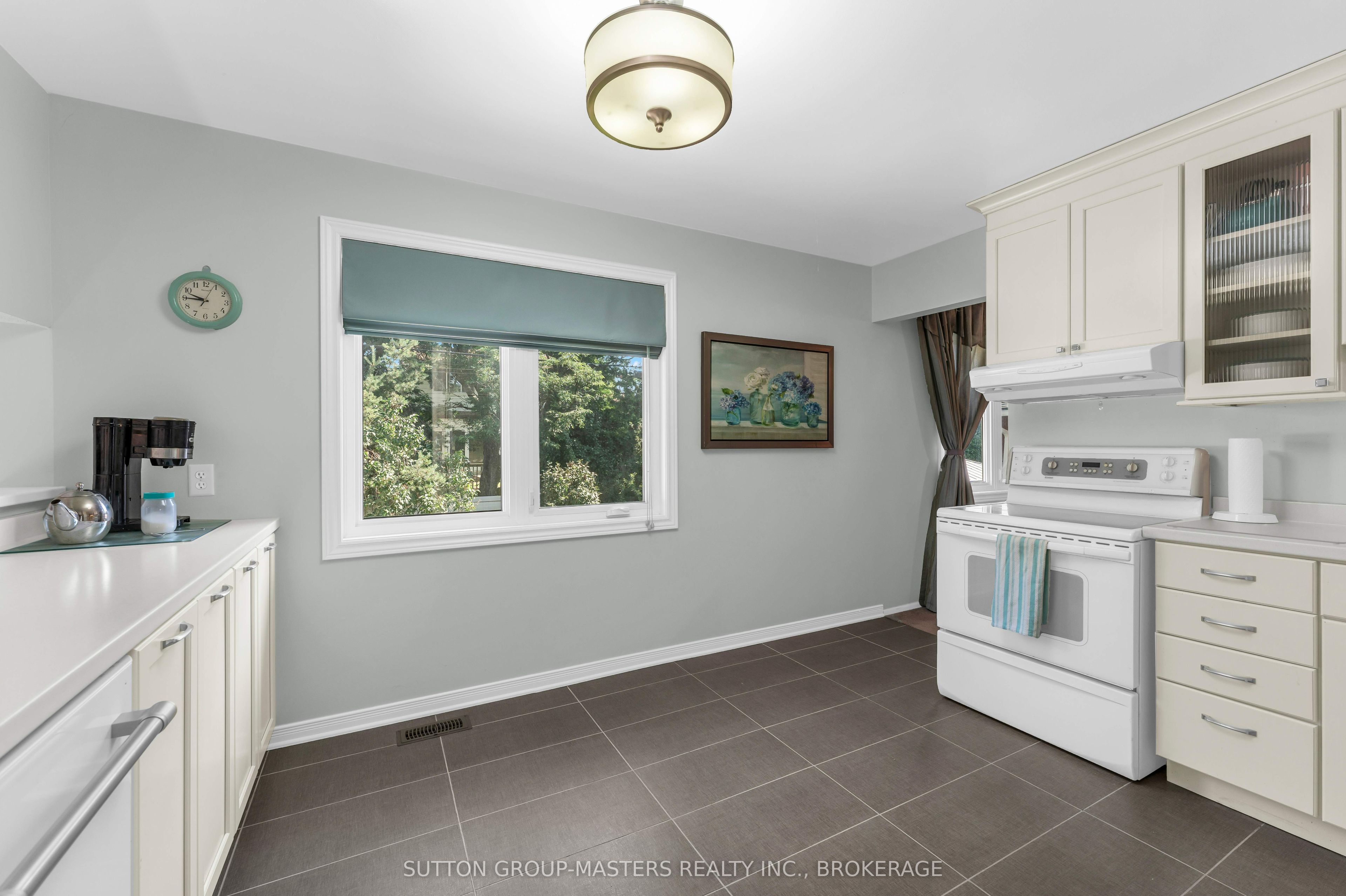 883 Ludgate Crescent Property Photo 16