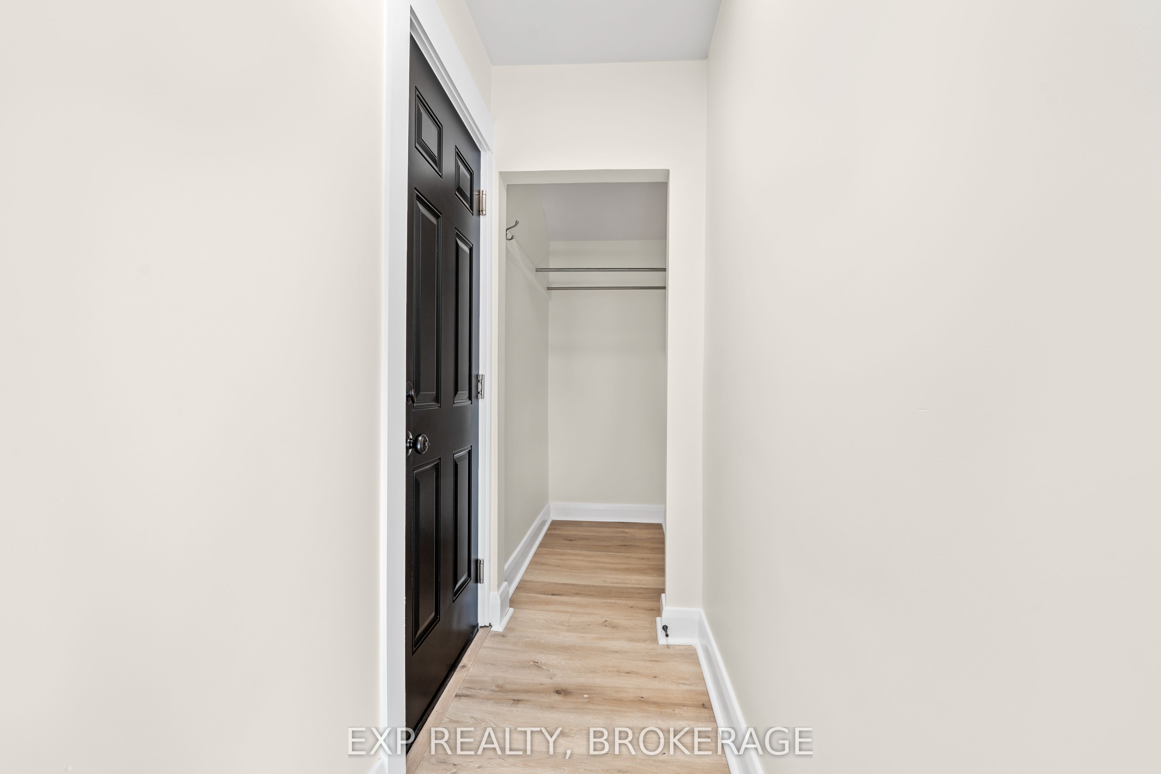 493 College Street Property Photo 6