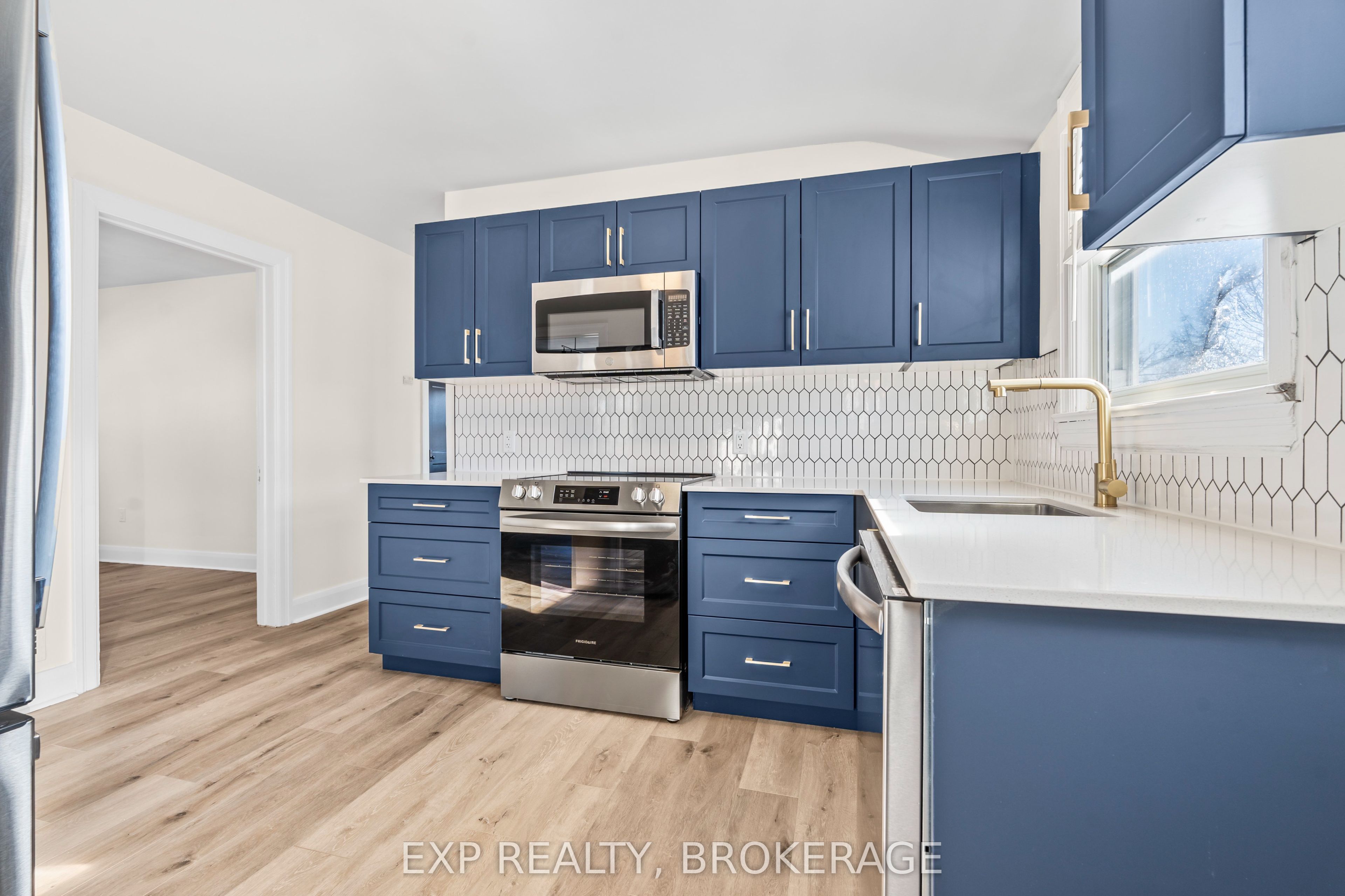 493 College Street Property Photo 13
