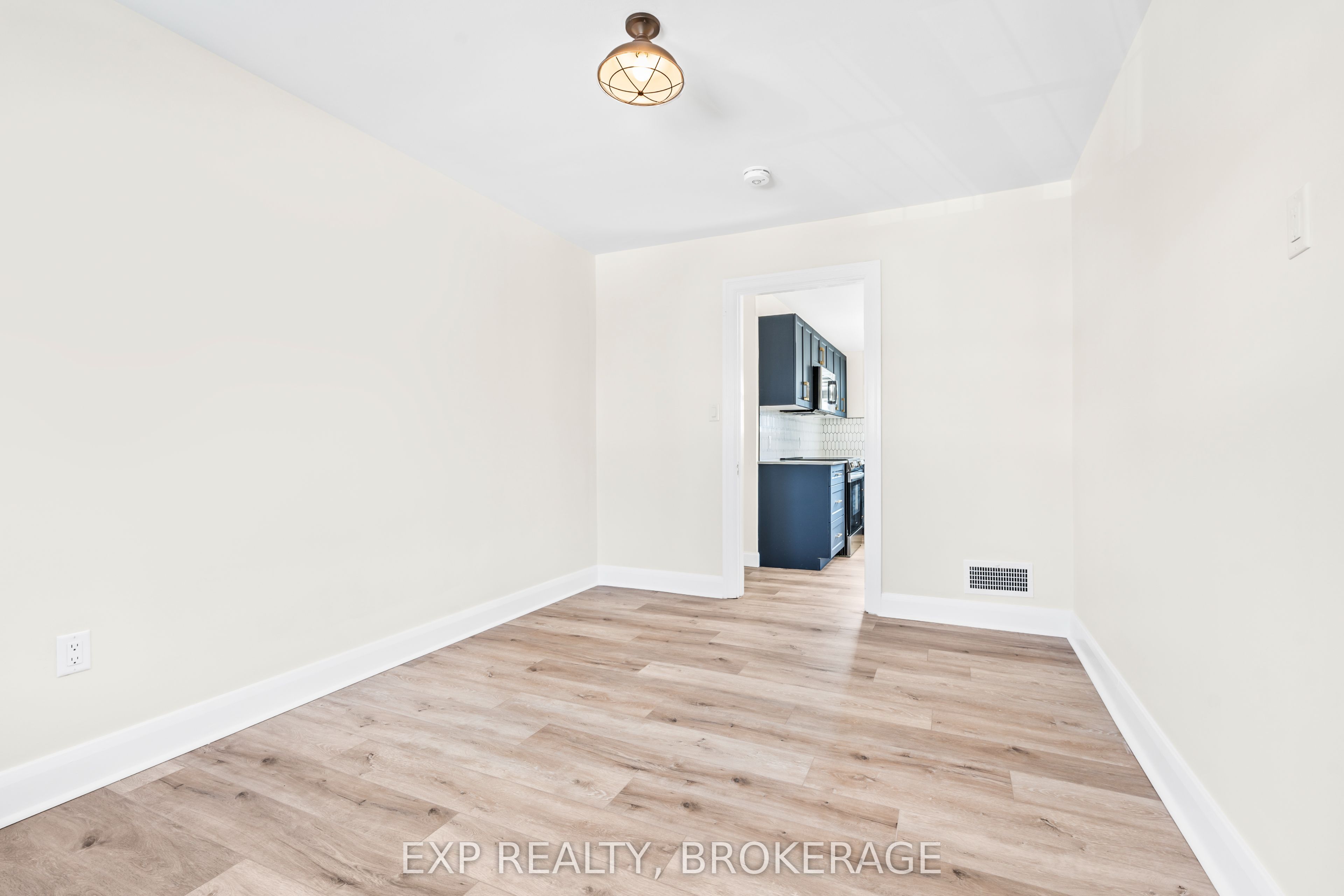 493 College Street Property Photo 14