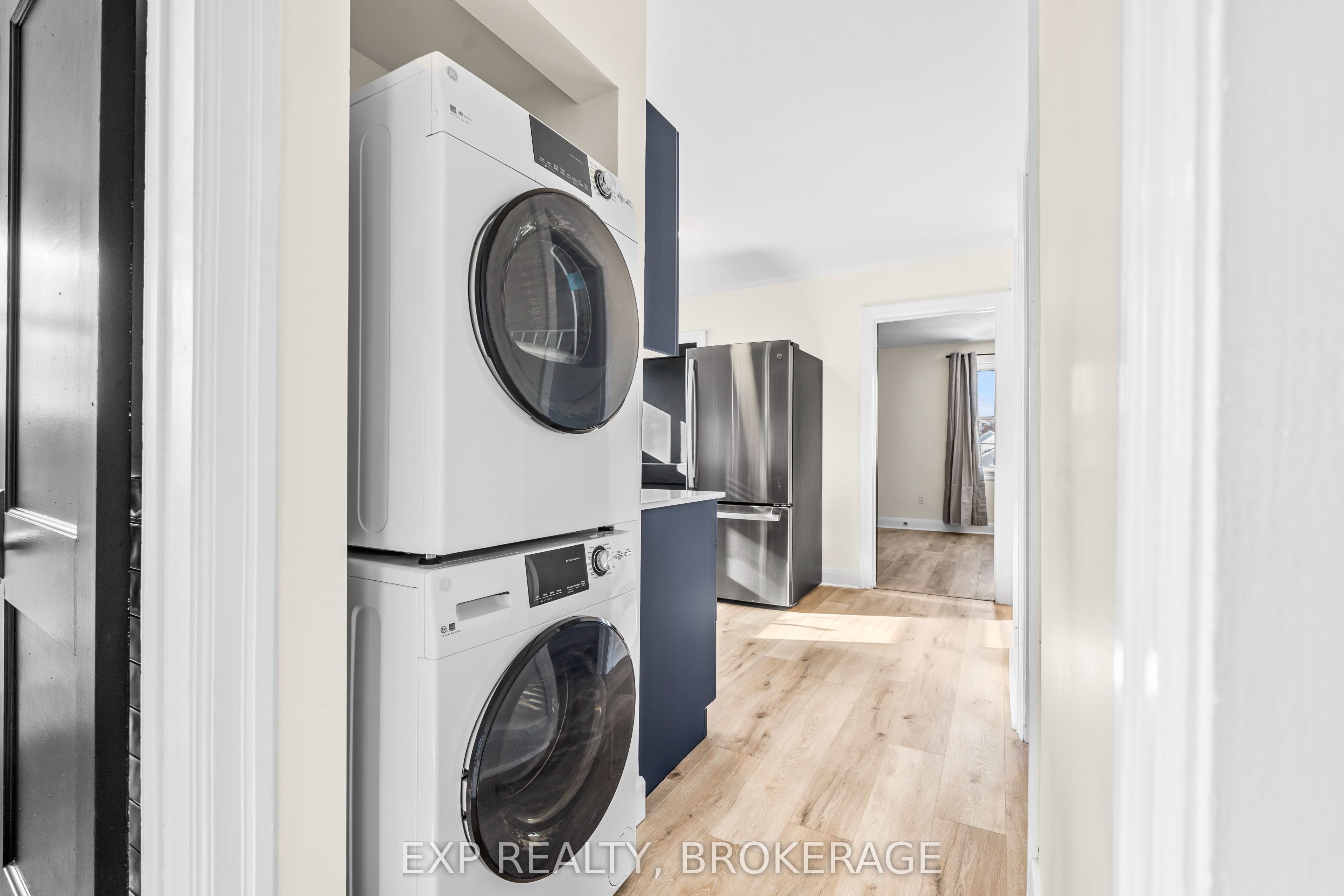 493 College Street Property Photo 15