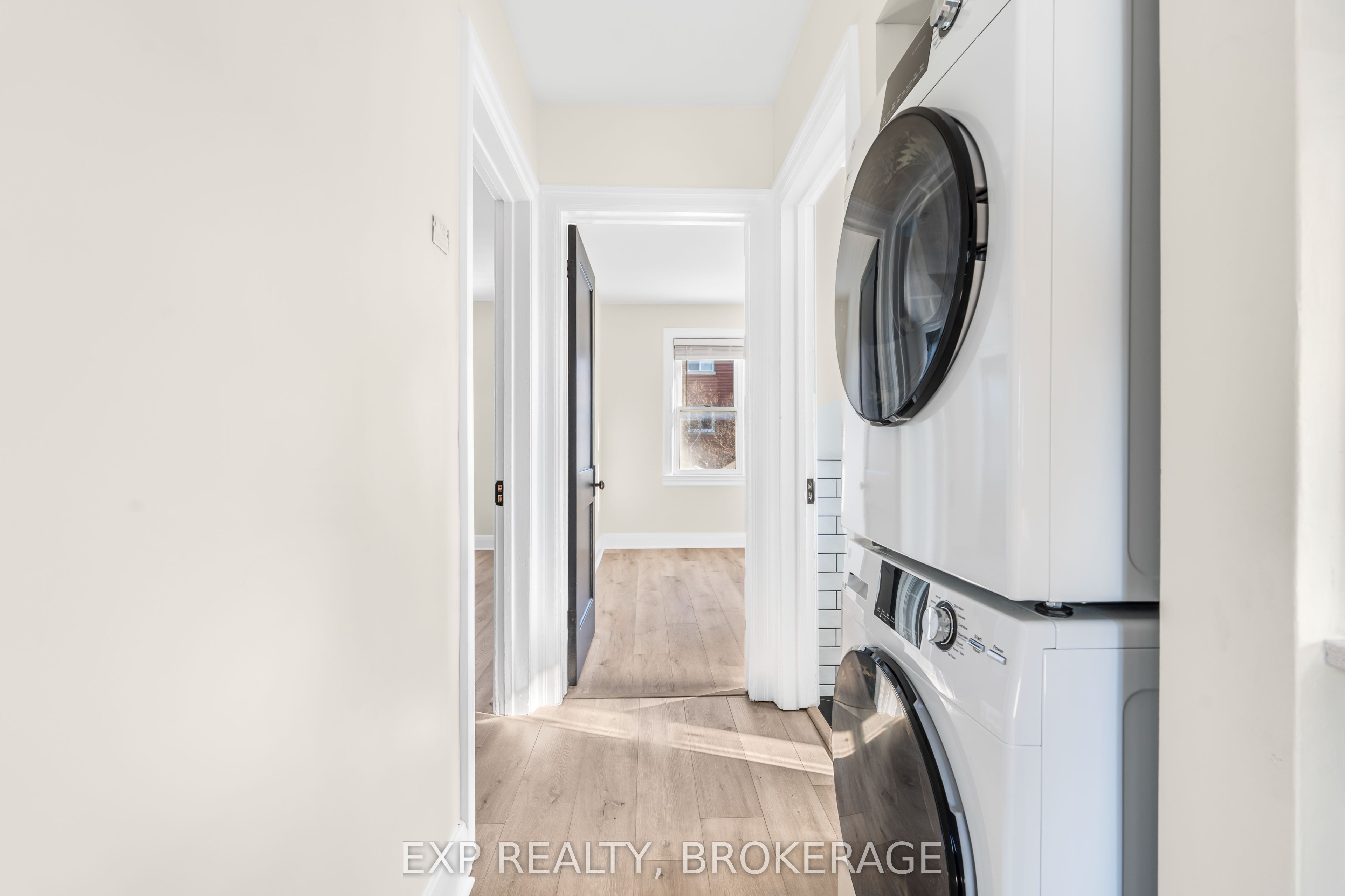 493 College Street Property Photo 16