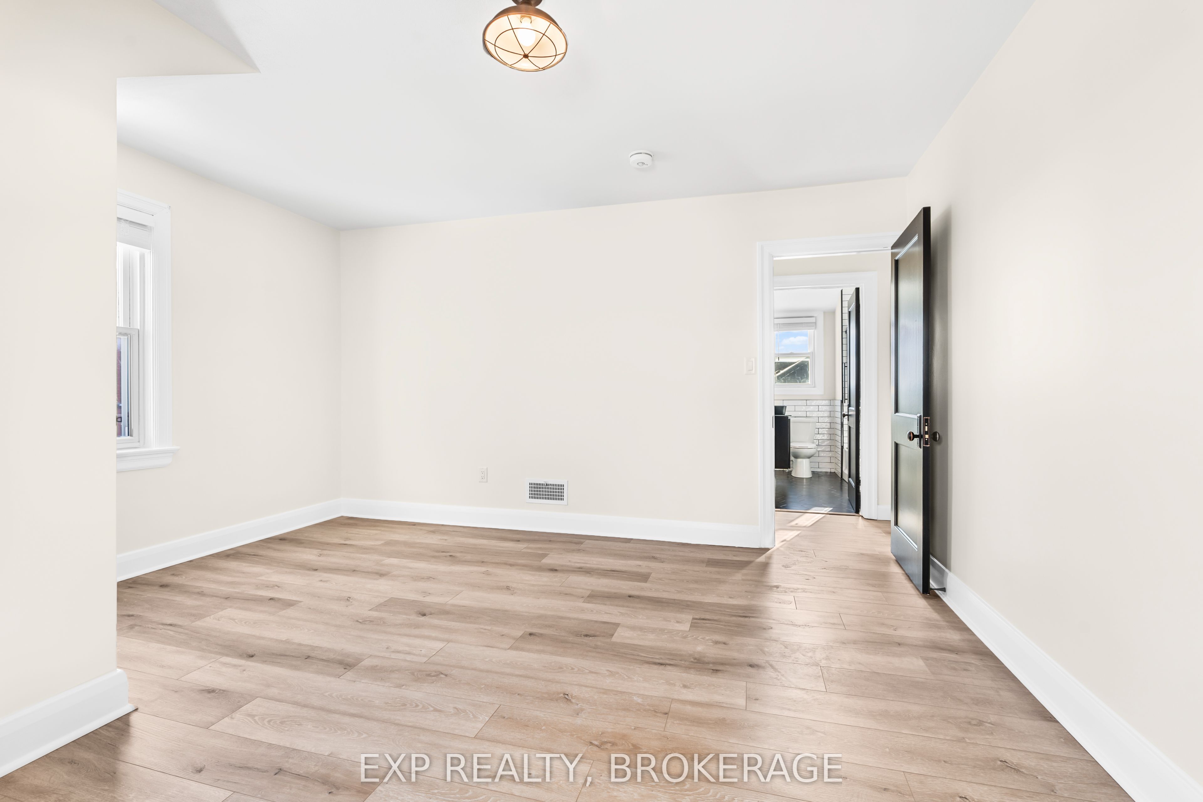 493 College Street Property Photo 19
