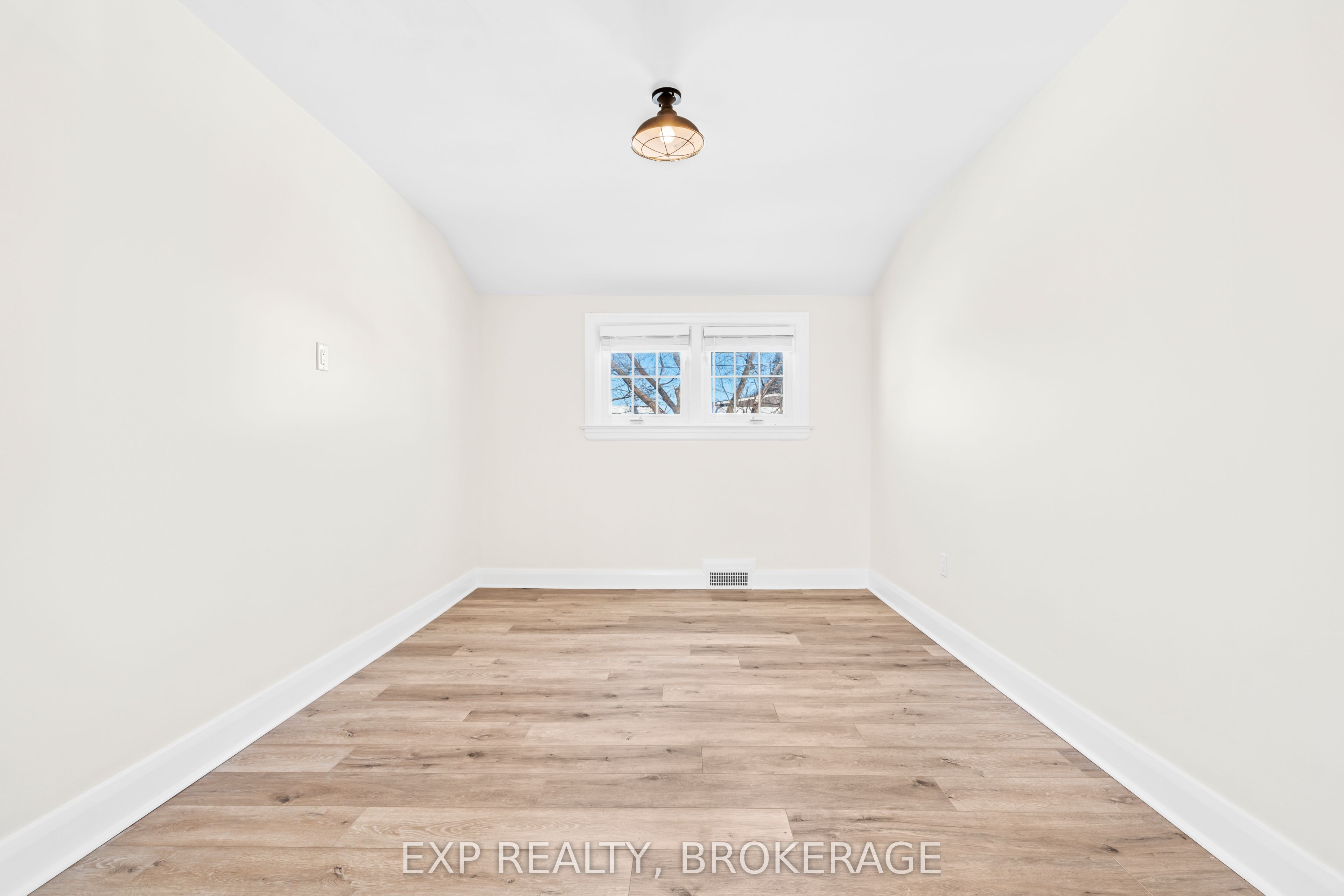493 College Street Property Photo 20