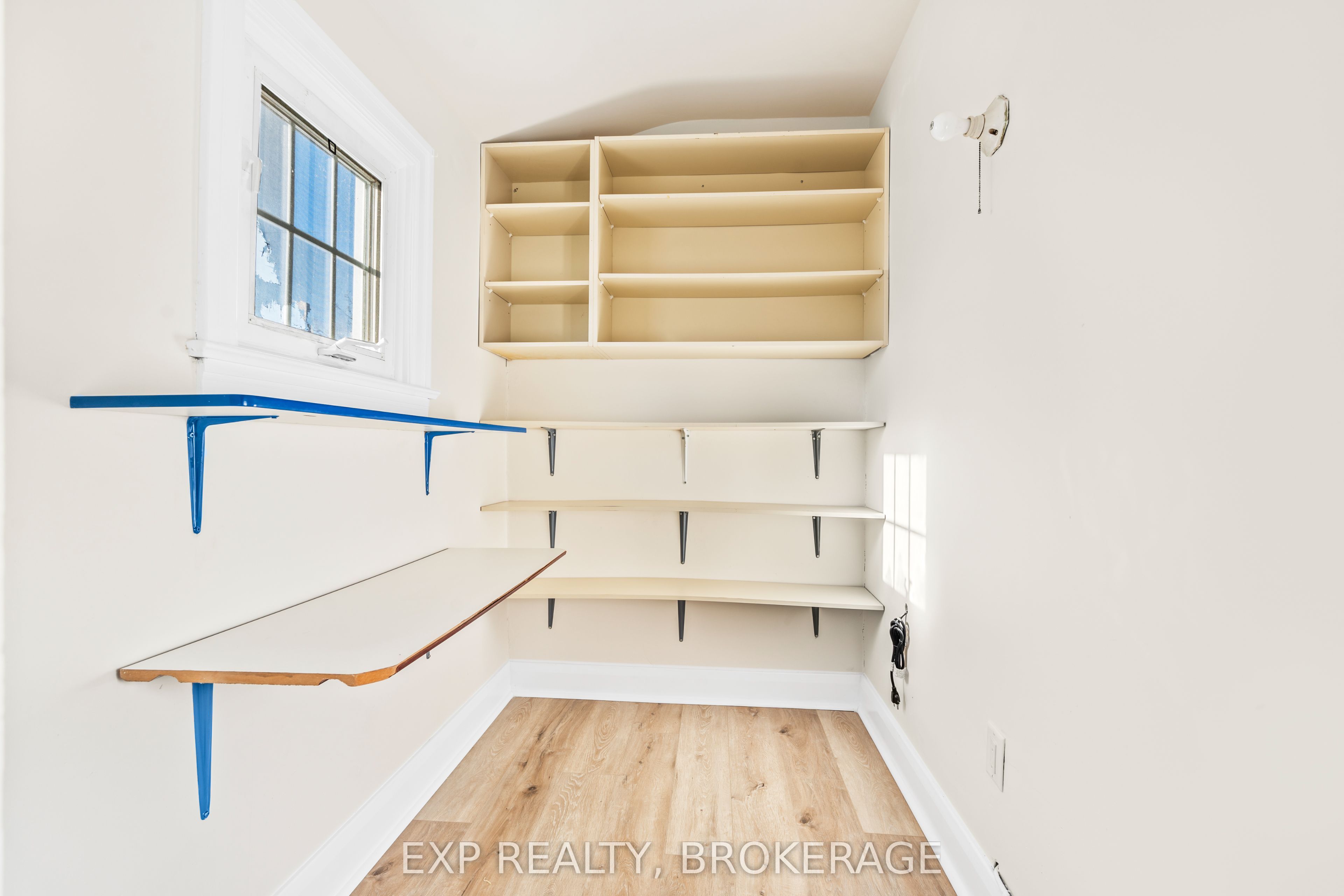 493 College Street Property Photo 22