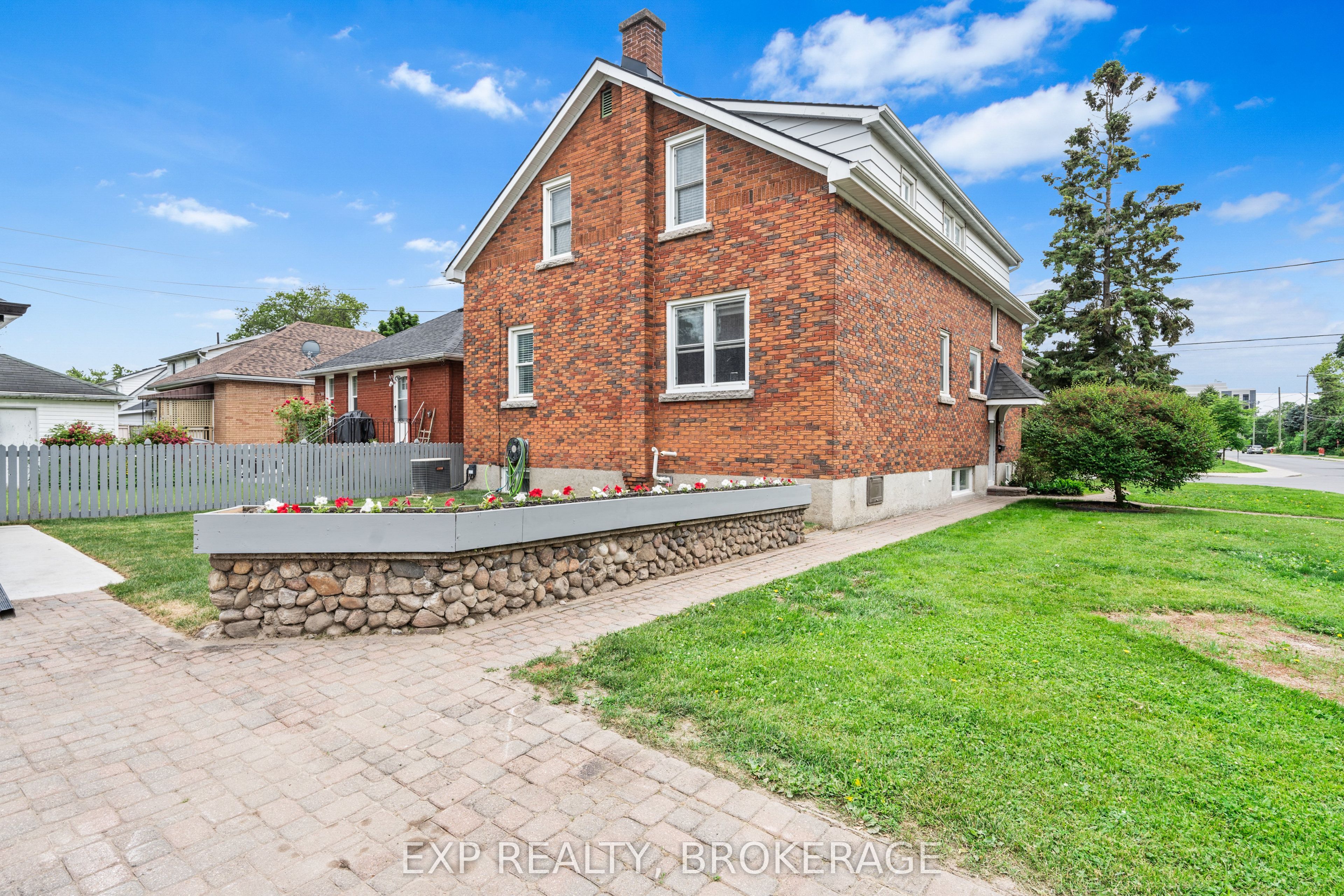 493 College Street Property Photo 23