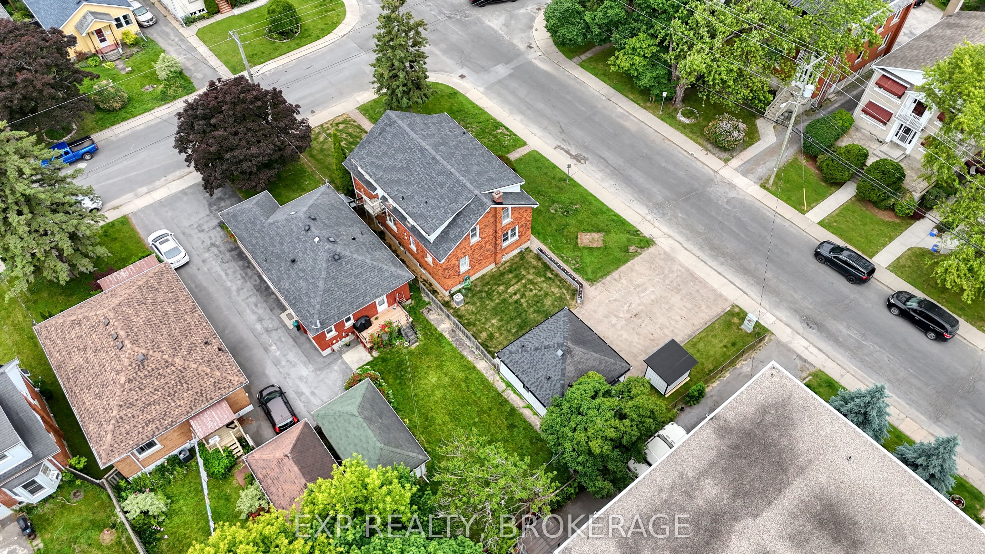493 College Street Property Photo 26