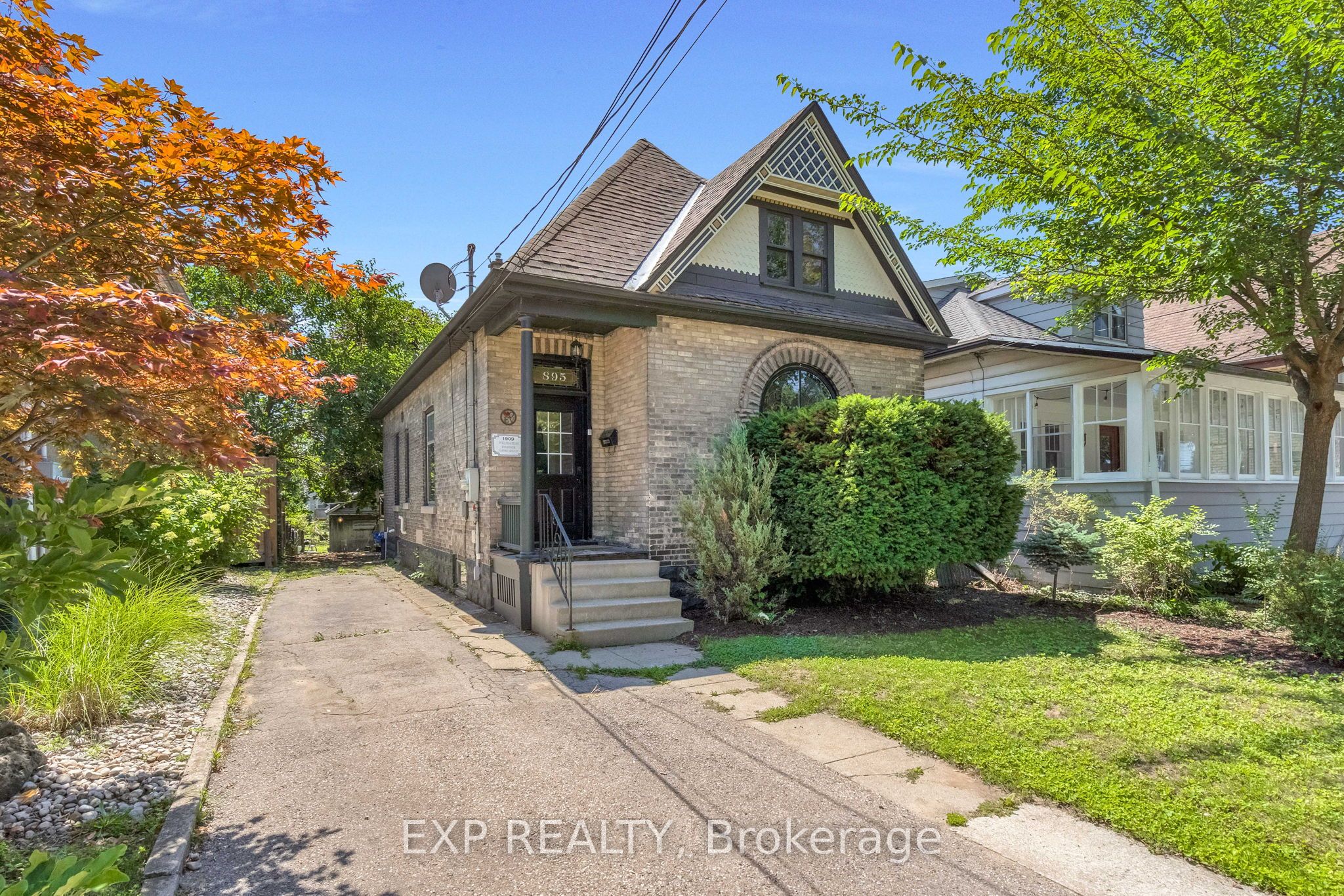 895 Dufferin Avenue Property Photo 1