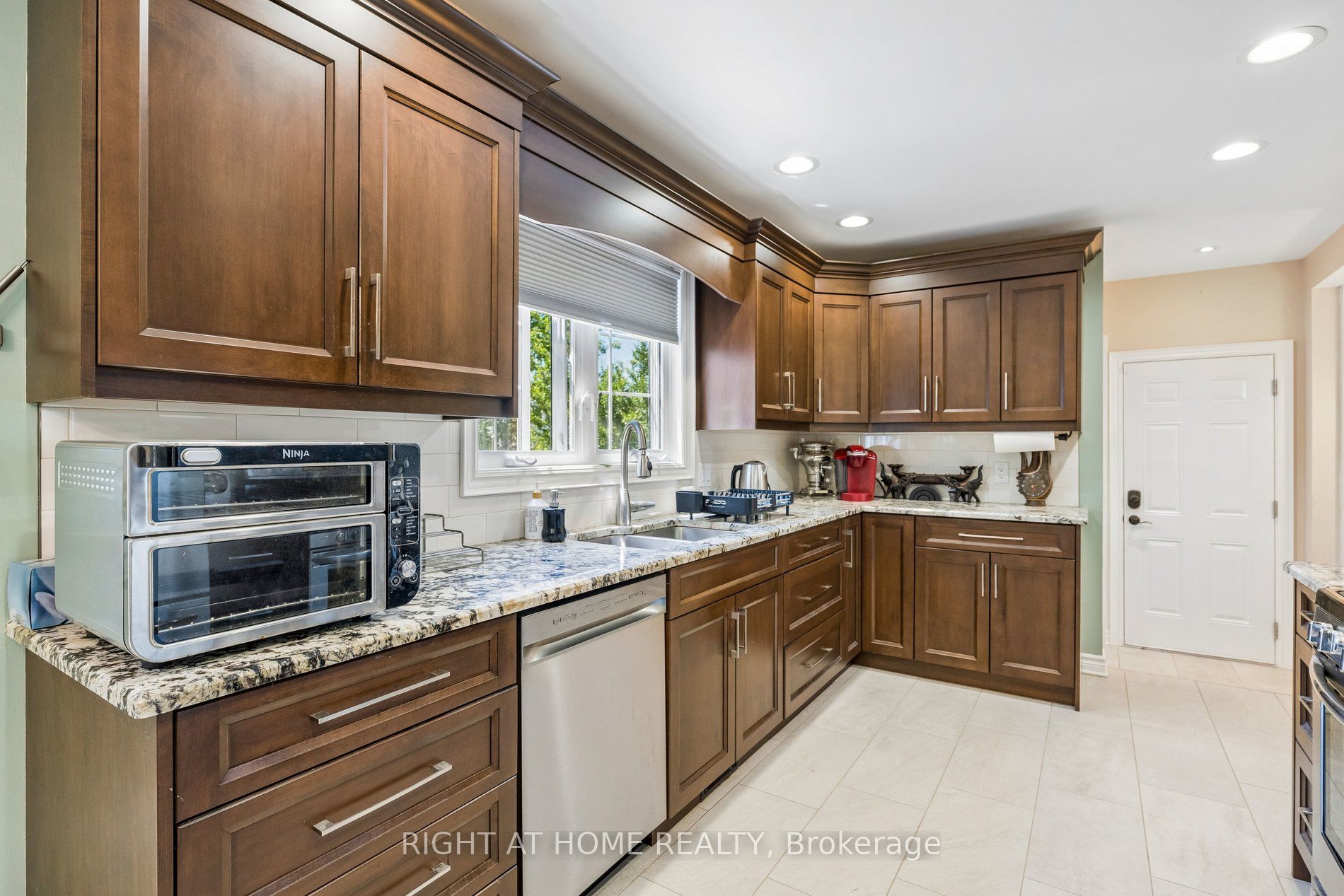 15 King Street Property Photo 15