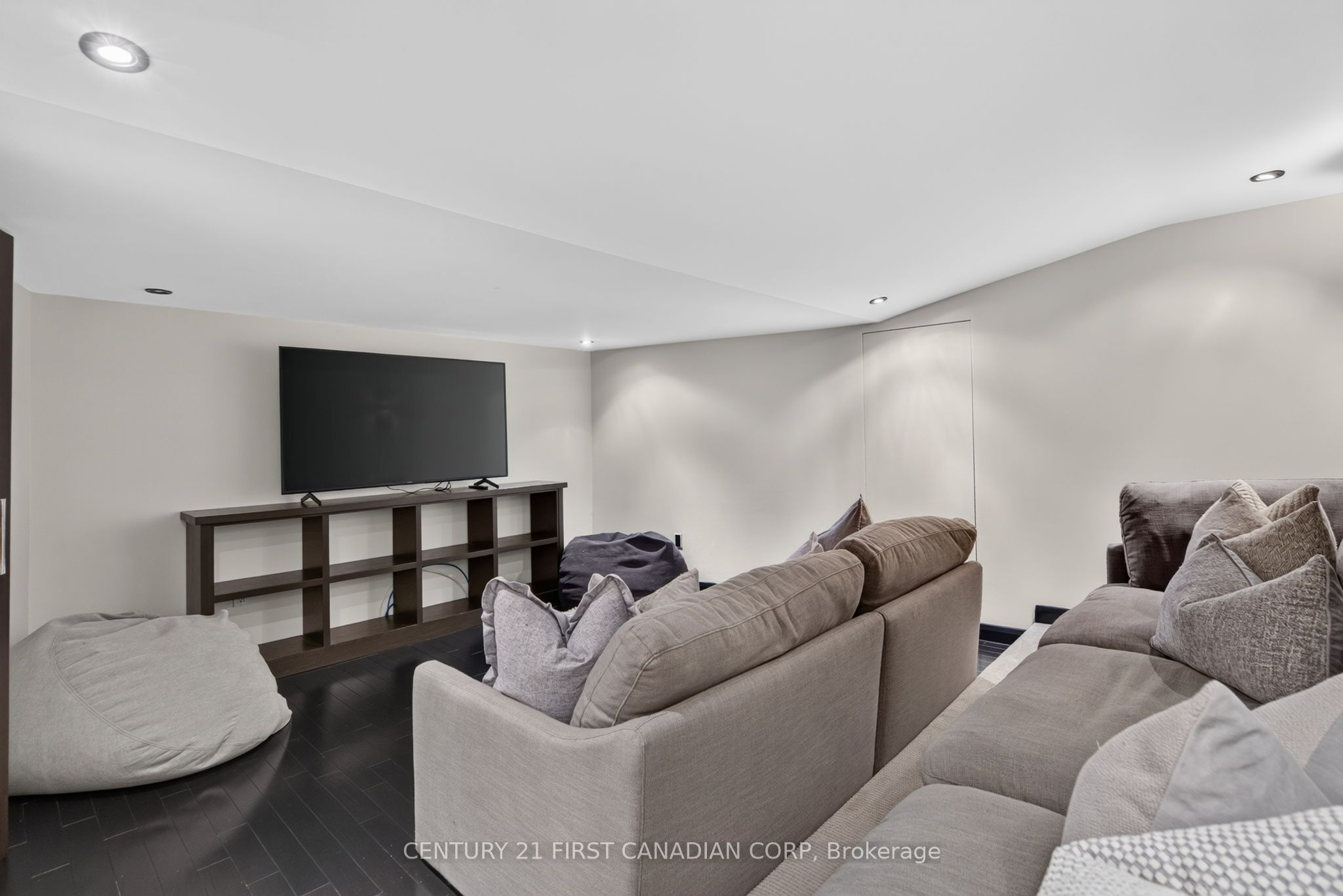 1027 Manchester Road Property Photo 32
