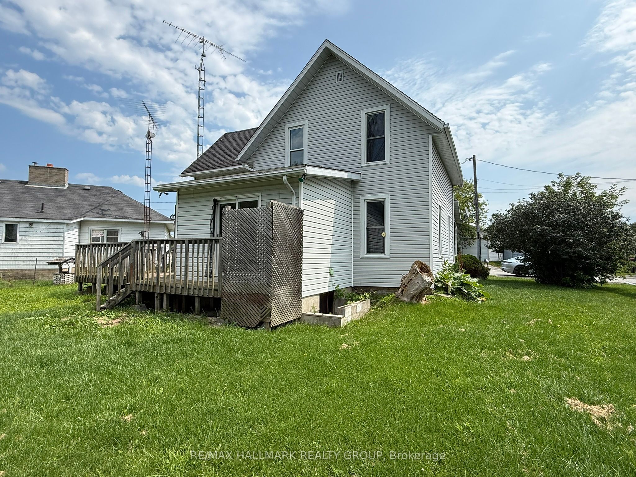 12 Circle Drive S Property Photo 7