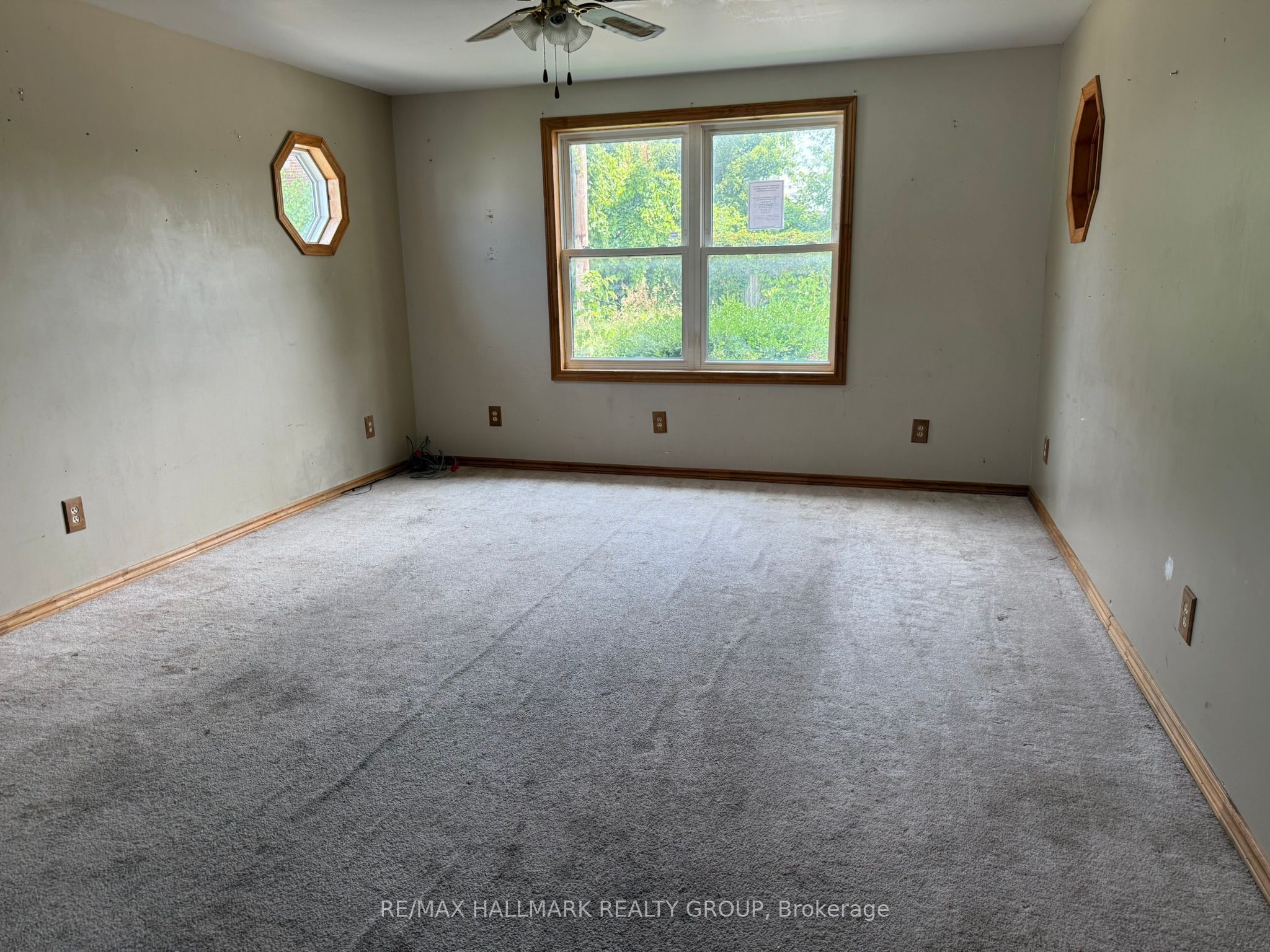 12 Circle Drive S Property Photo 8