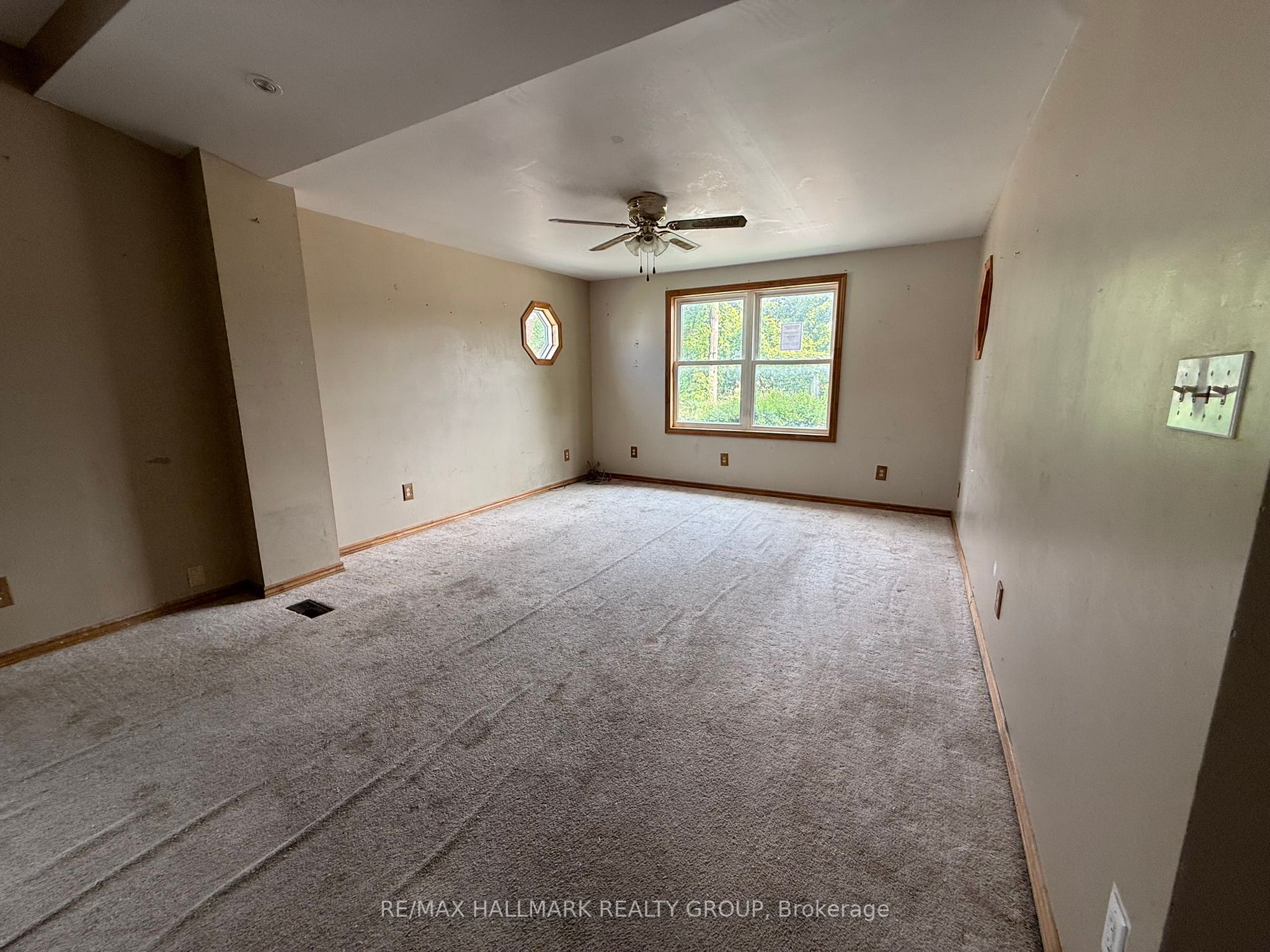 12 Circle Drive S Property Photo 10