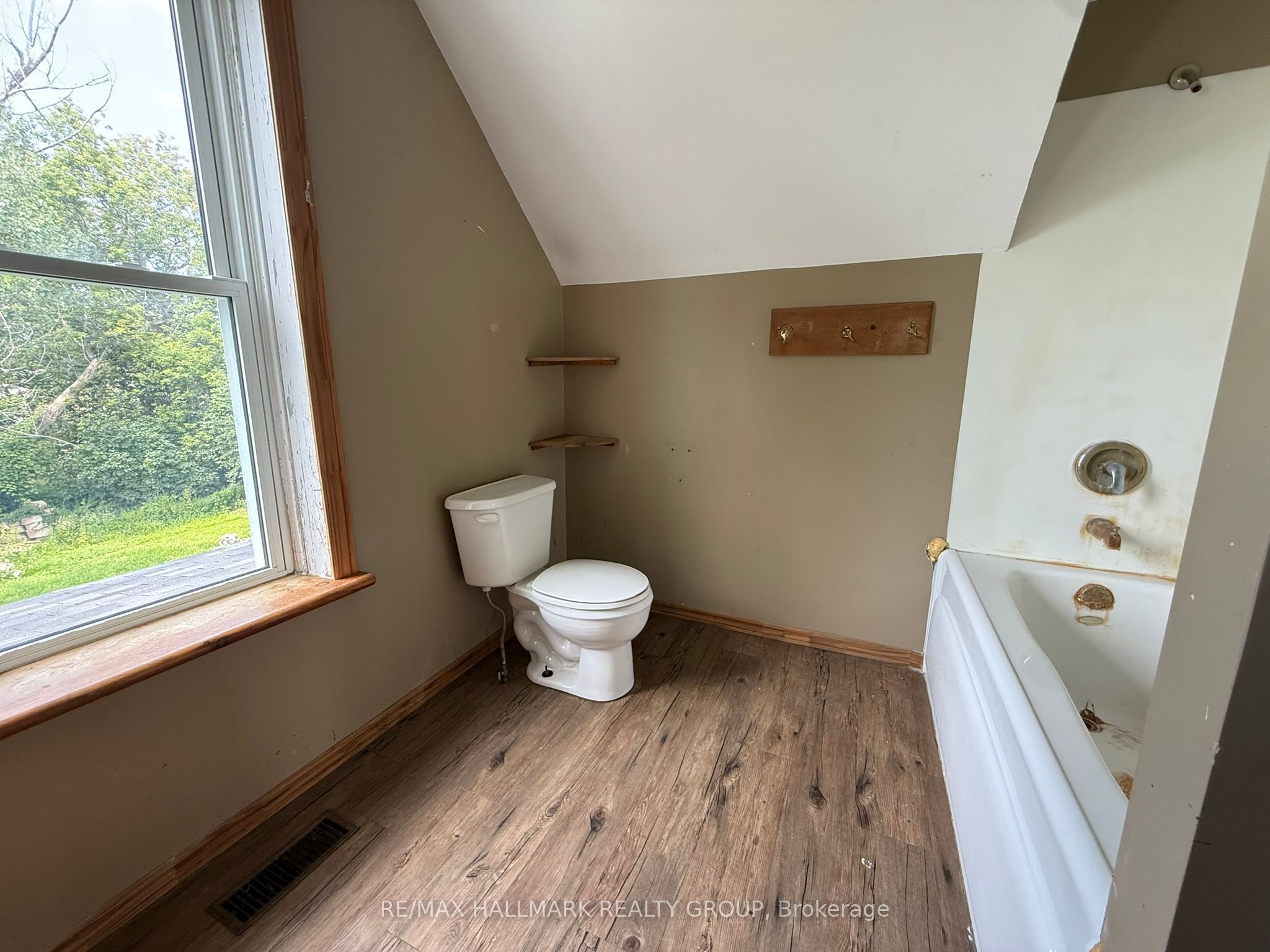 12 Circle Drive S Property Photo 24