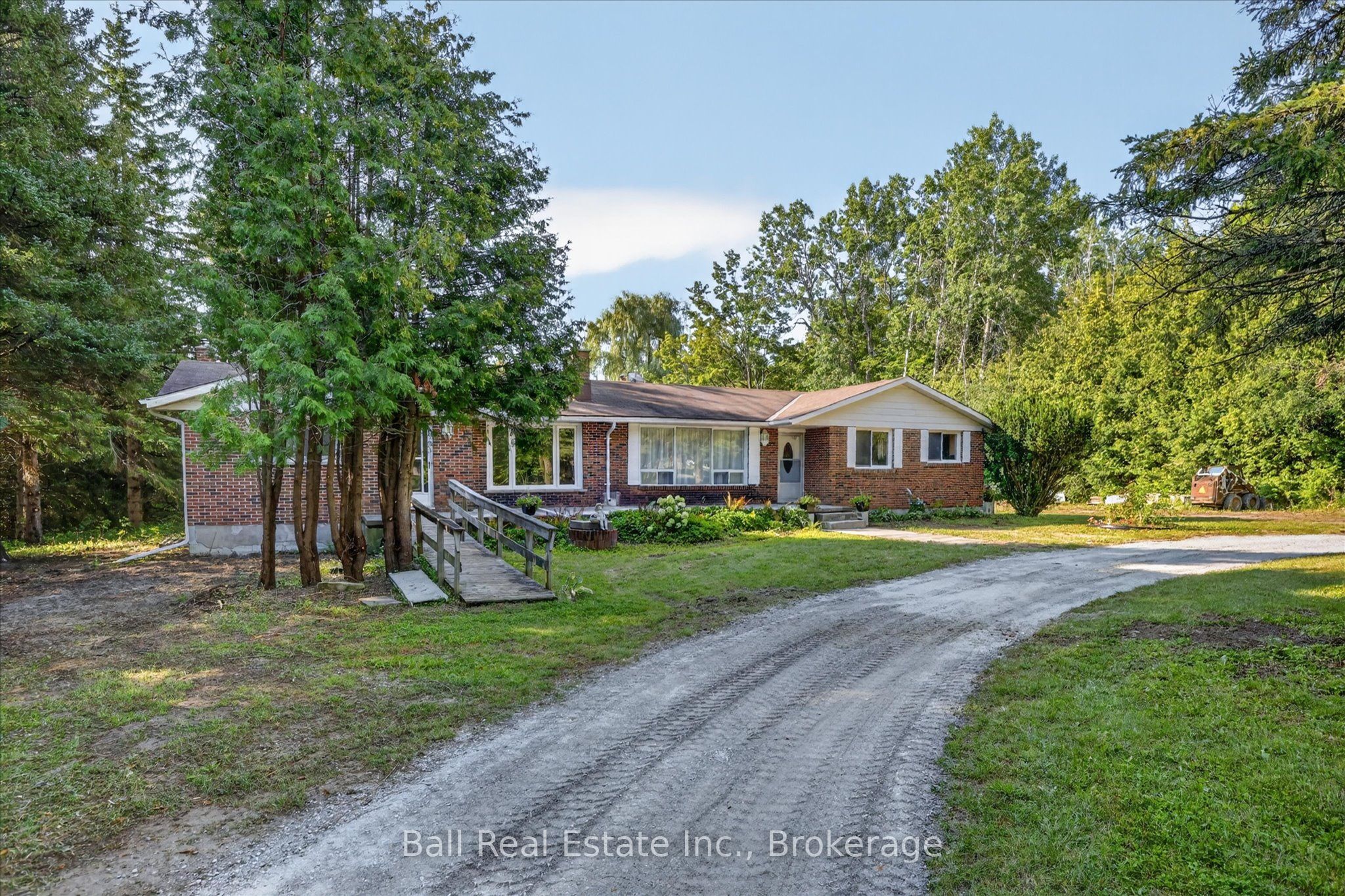 751 Ford Crescent Property Photo 3