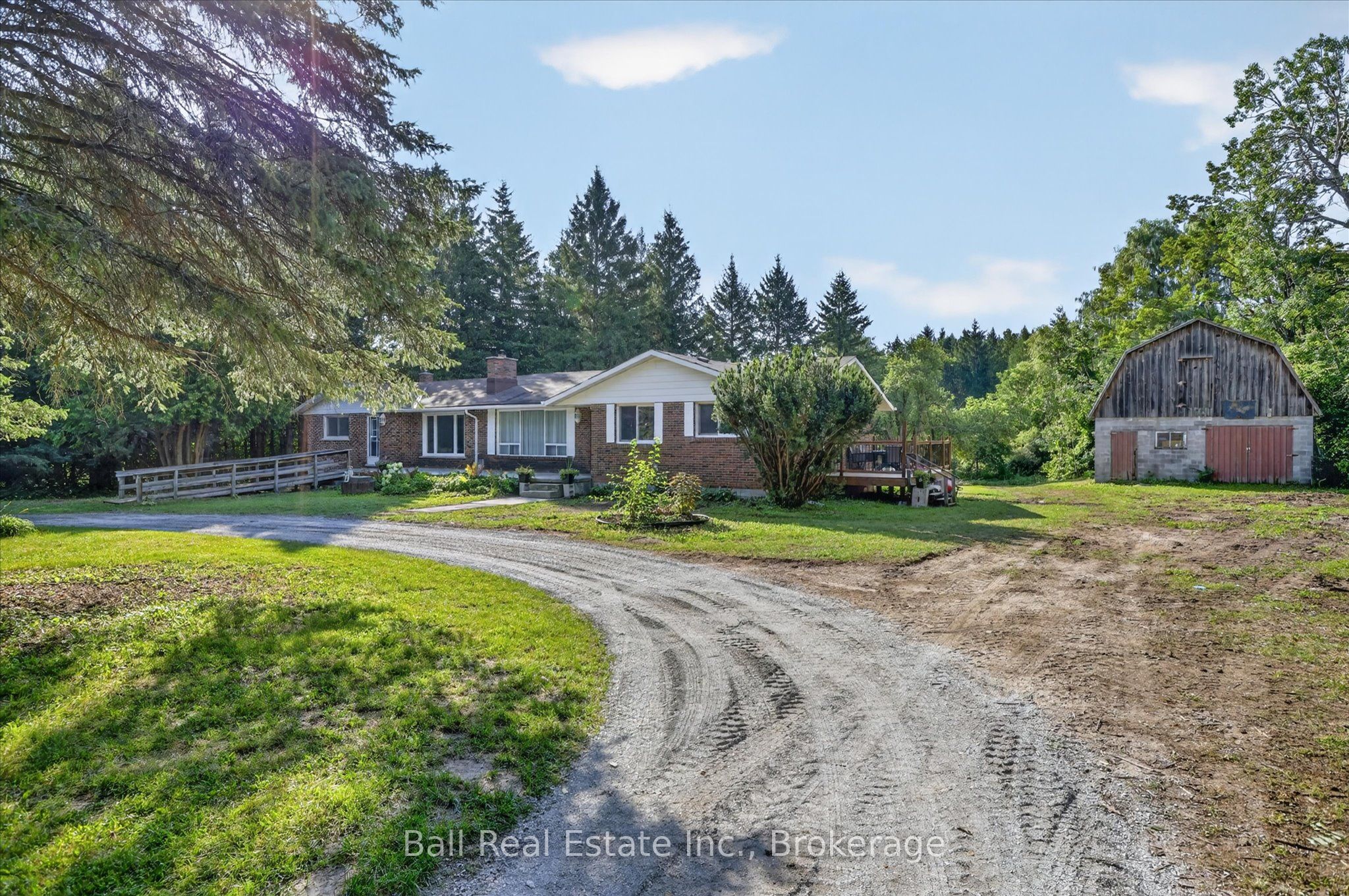 751 Ford Crescent Property Photo 4