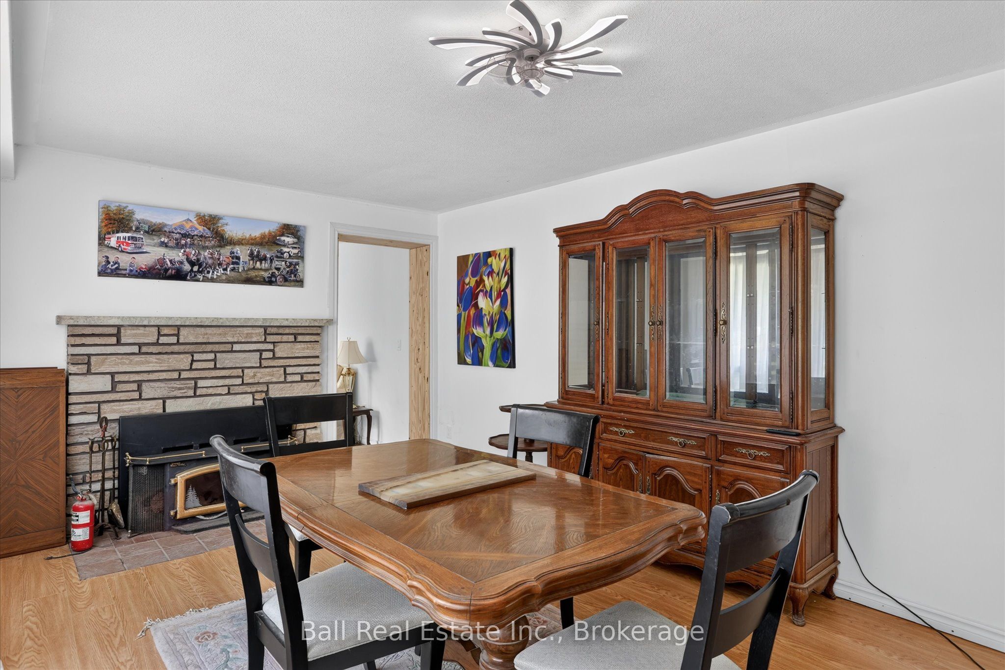 751 Ford Crescent Property Photo 8