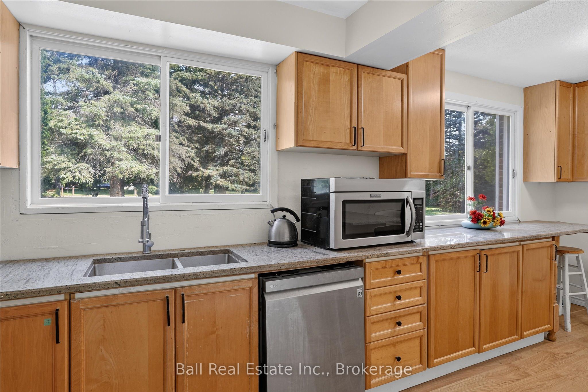 751 Ford Crescent Property Photo 15