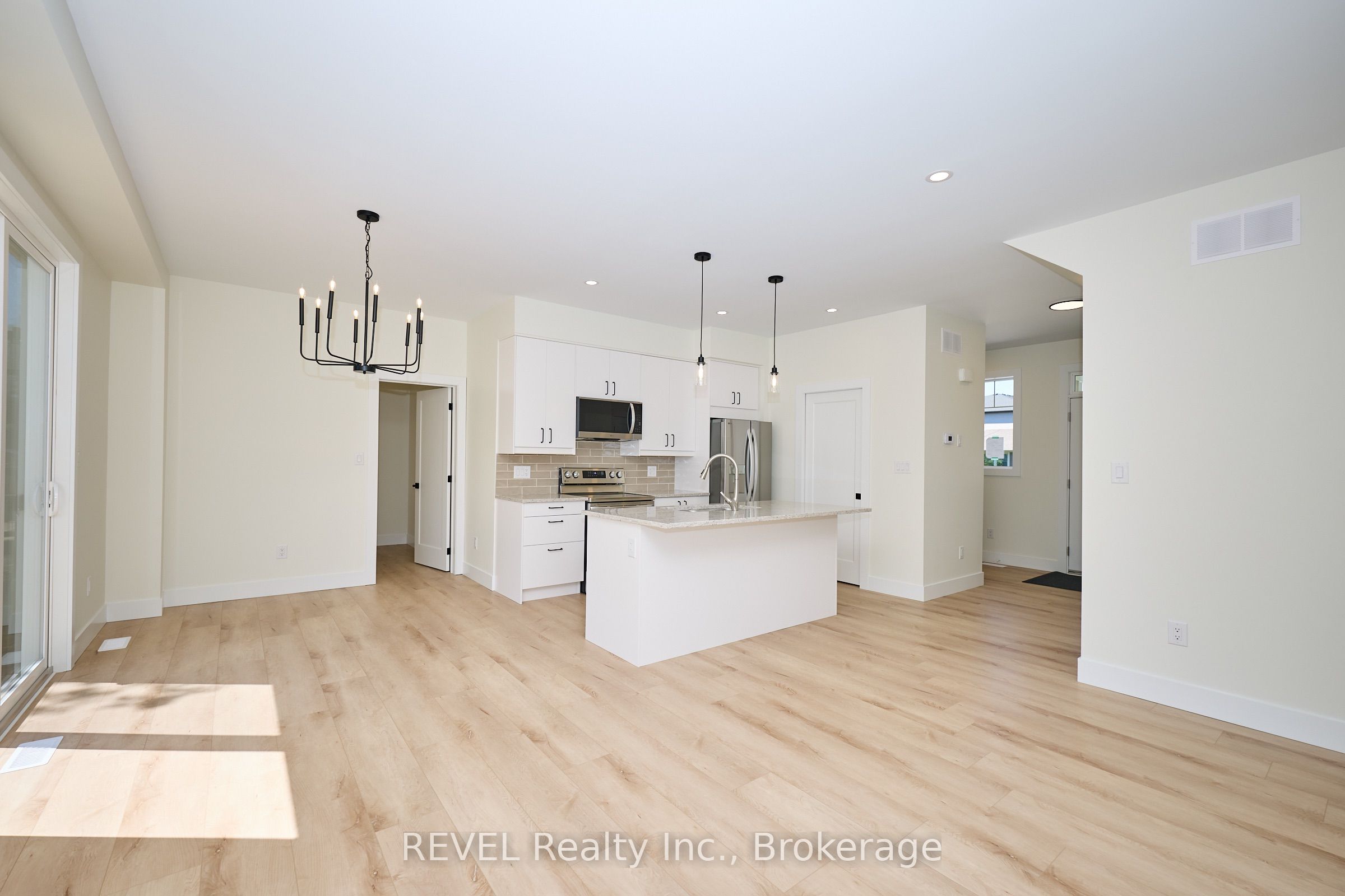 4650 Belfast Avenue Upper Unit Property Photo 6