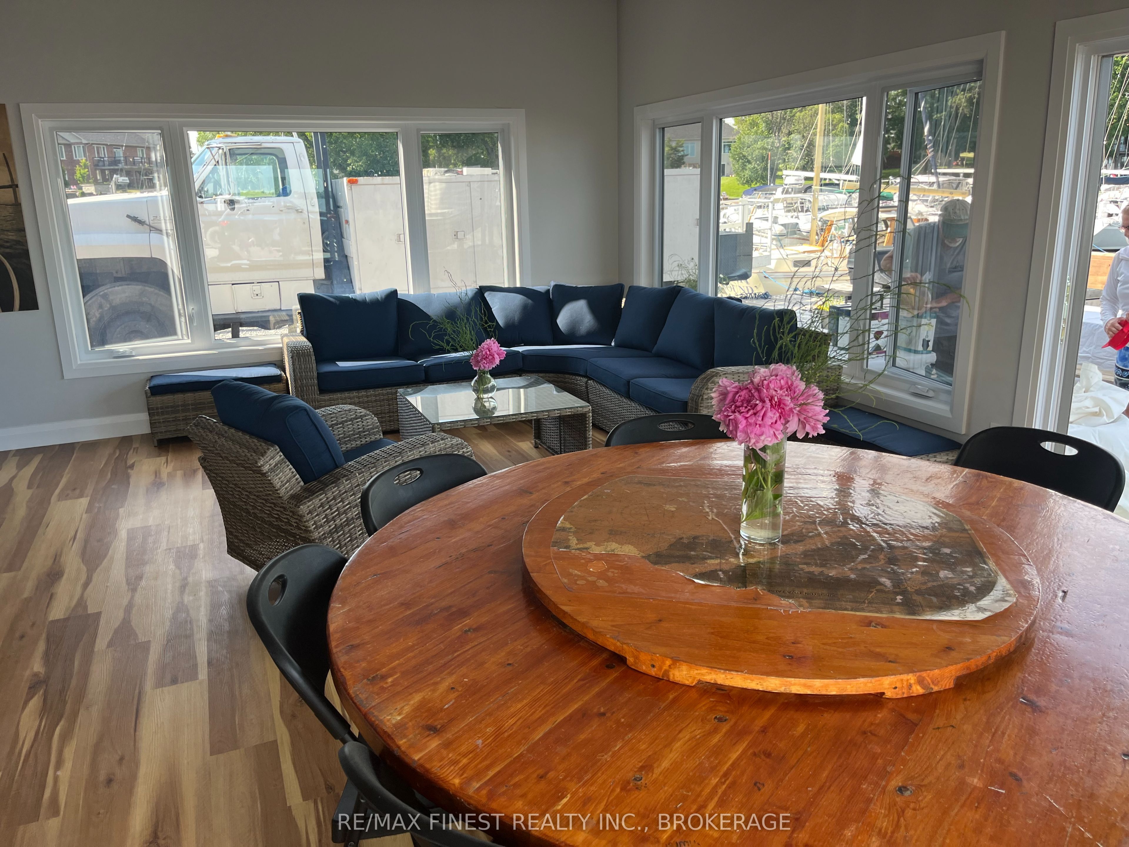 100 Bayshore Drive Property Photo 8