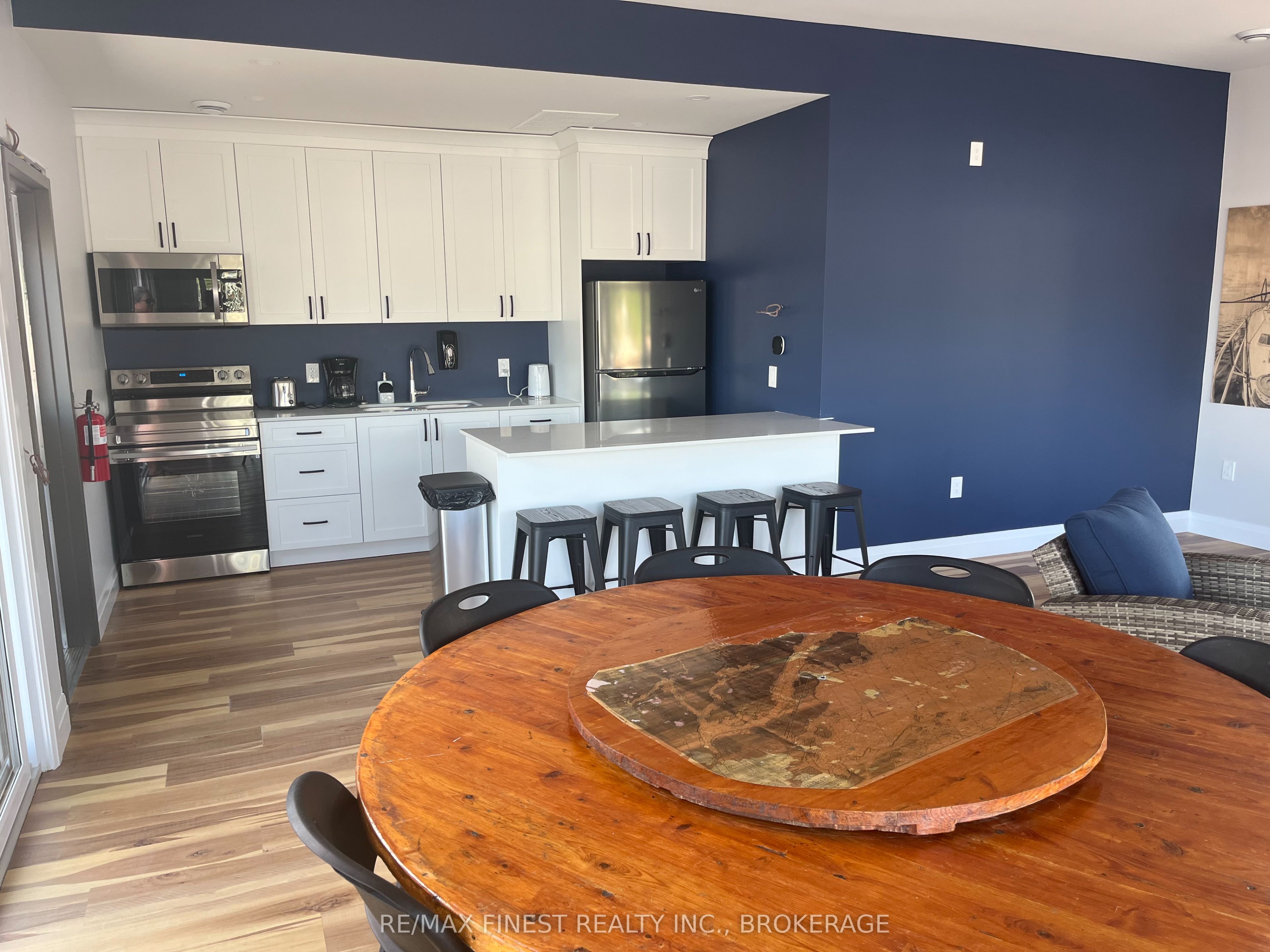 100 Bayshore Drive Property Photo 9