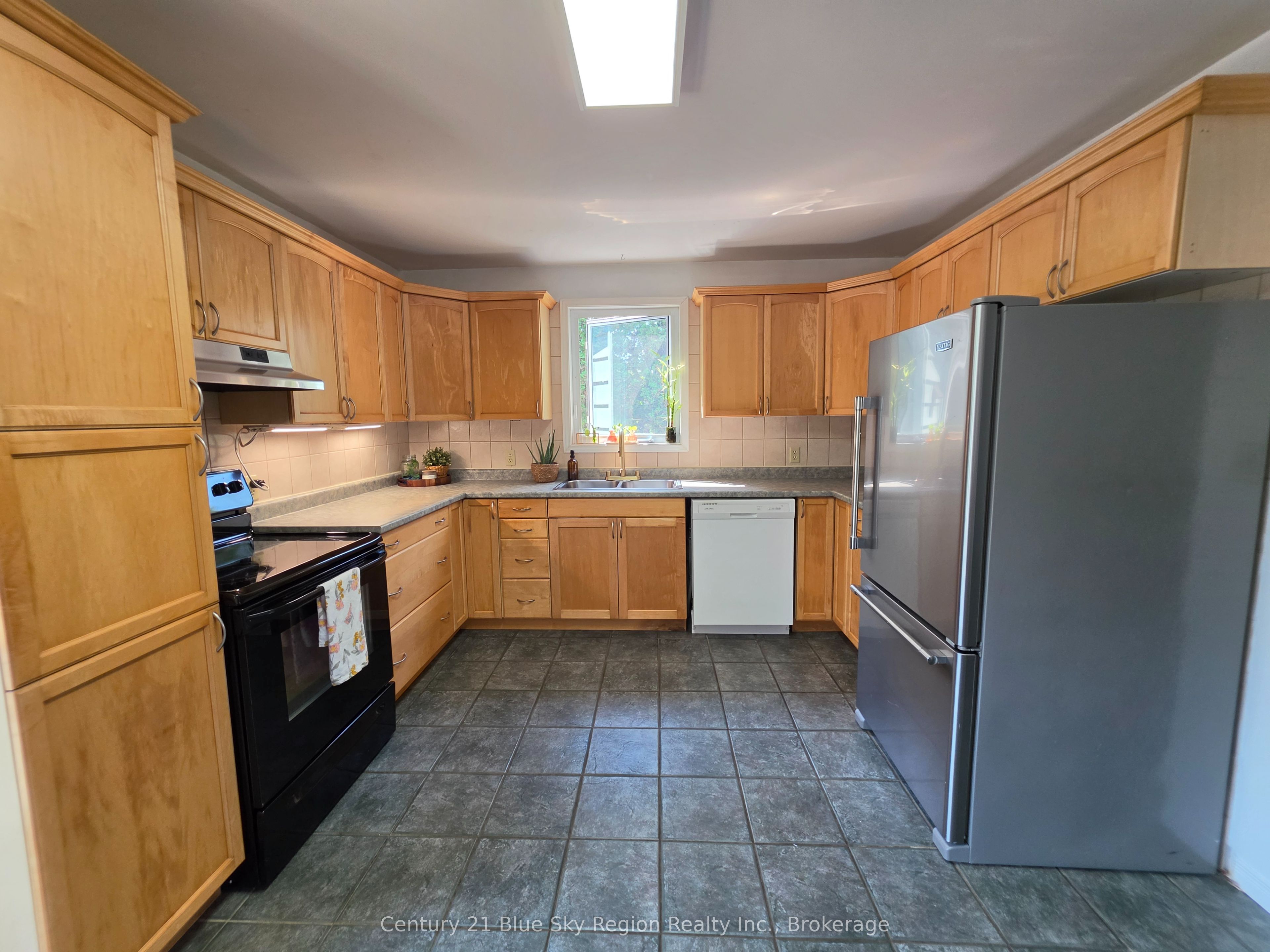 324 King Street Property Photo 3