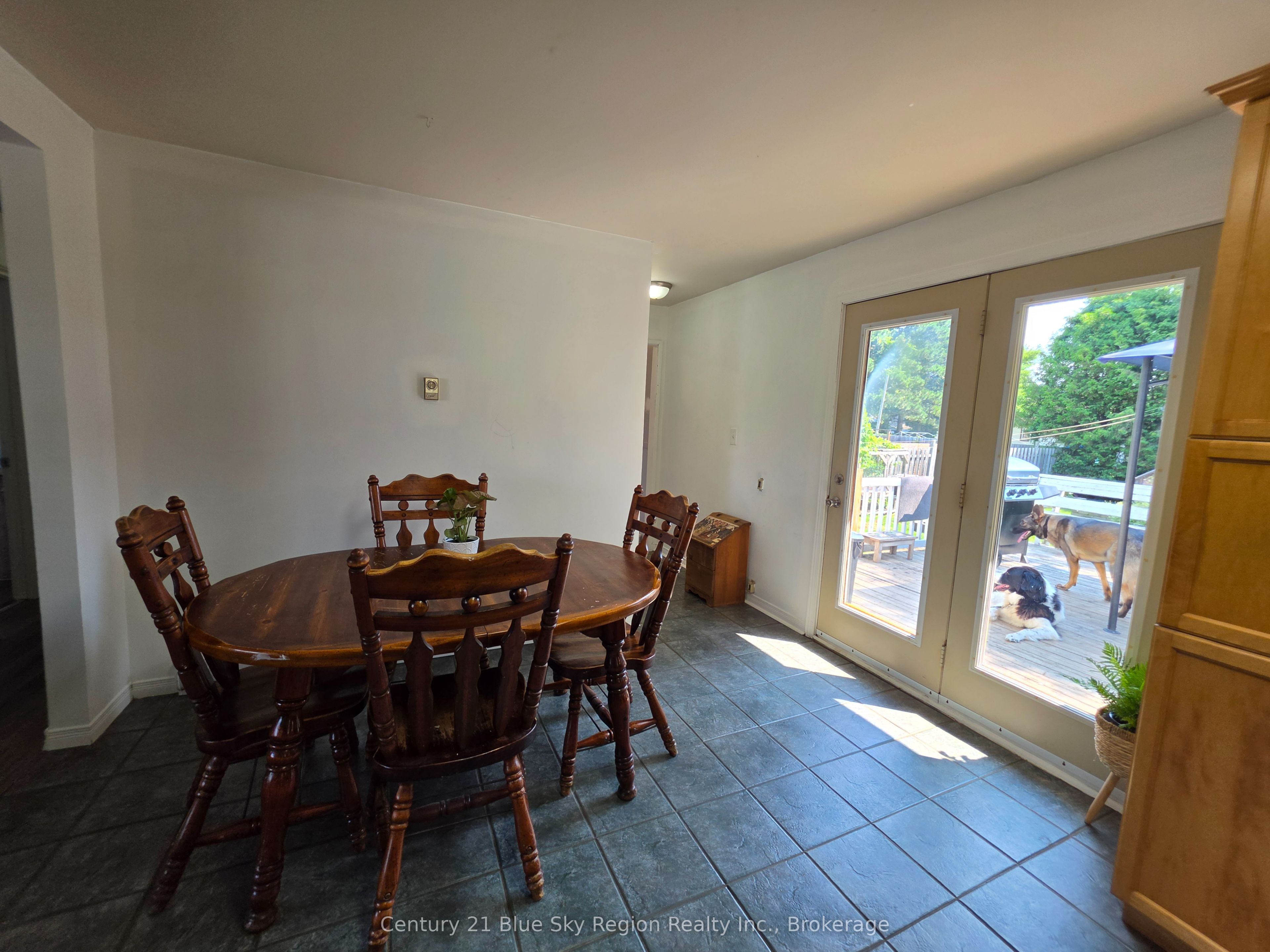 324 King Street Property Photo 6
