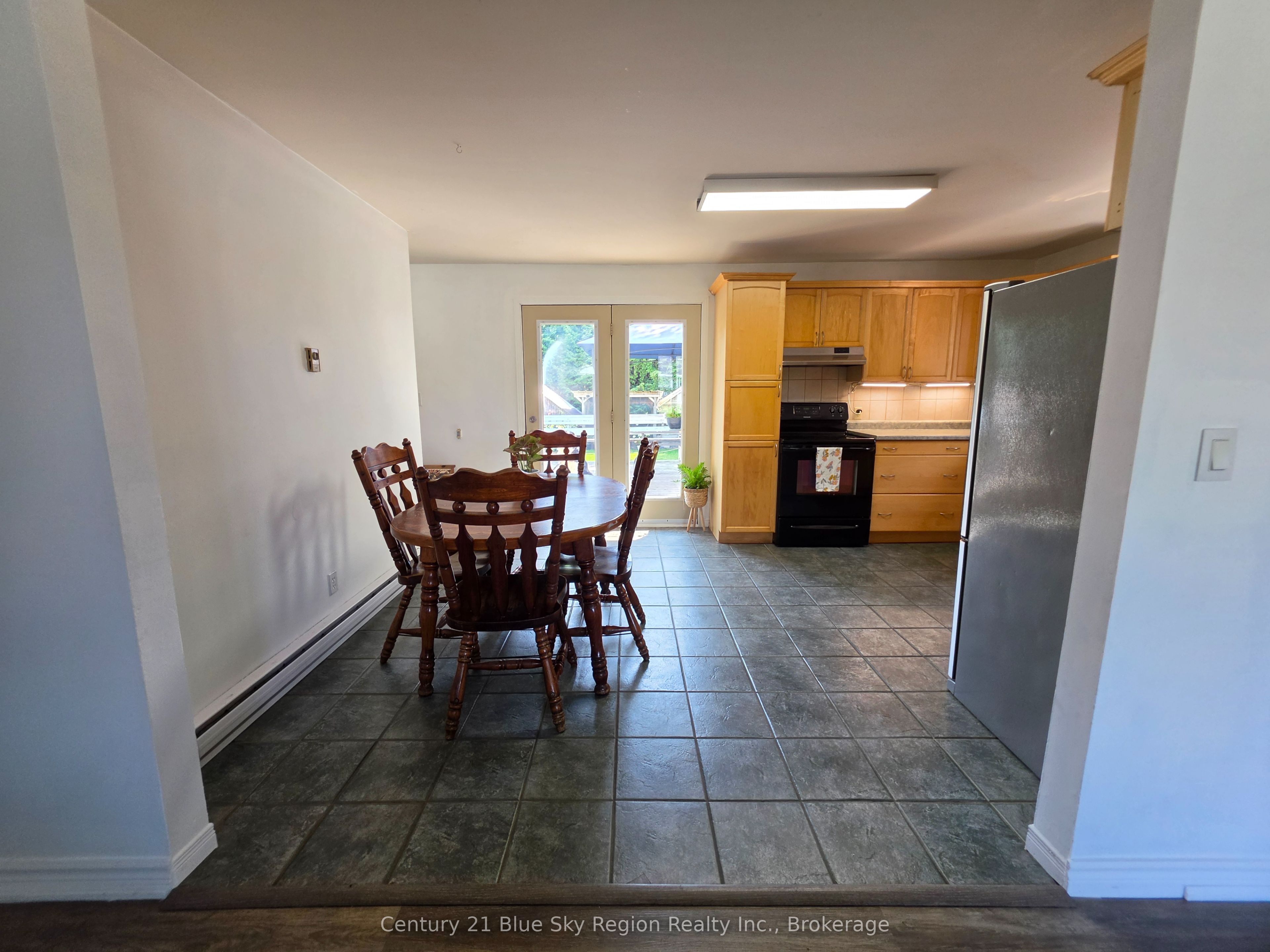 324 King Street Property Photo 7