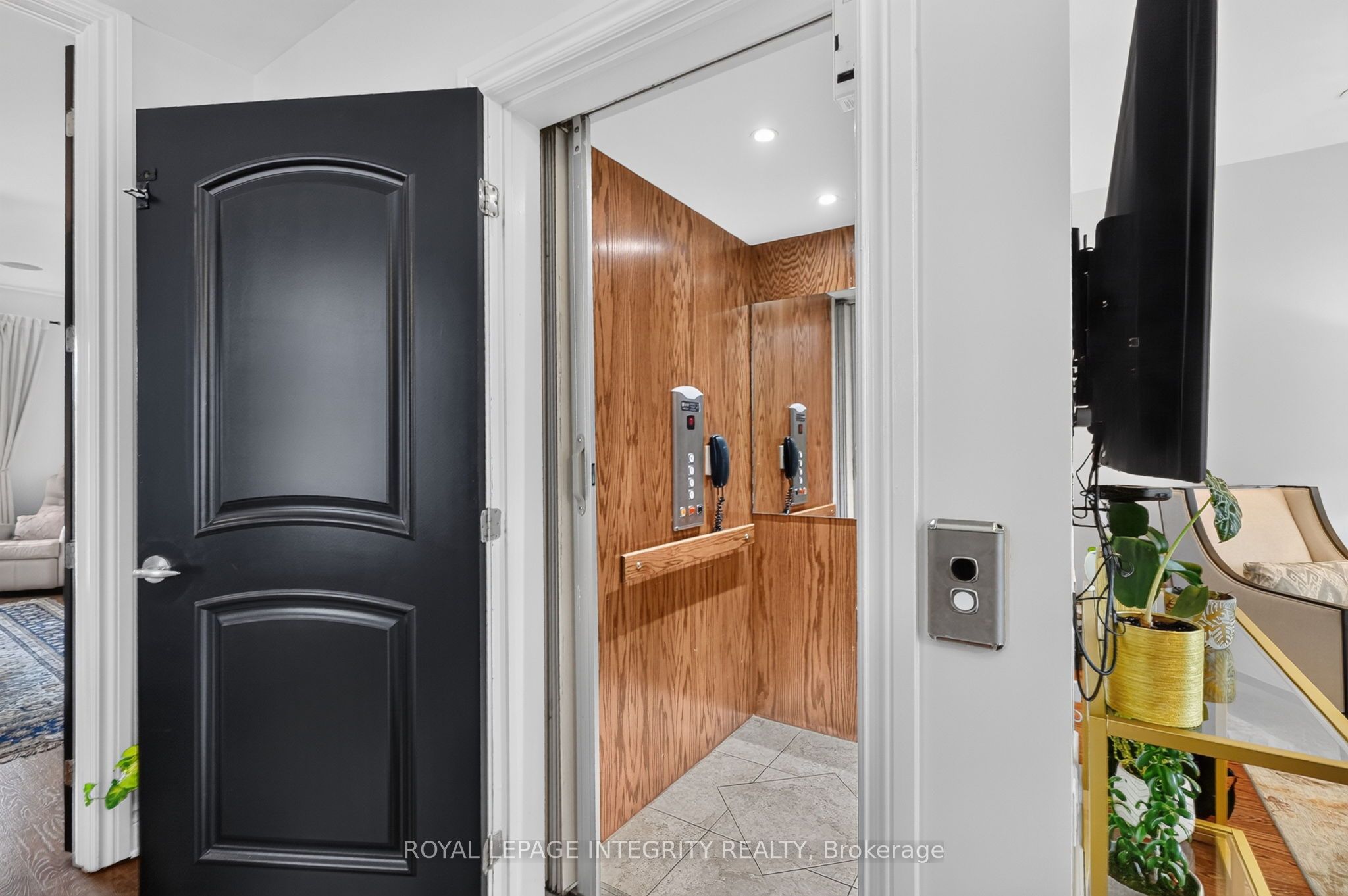 812 Petra Private Property Photo 30