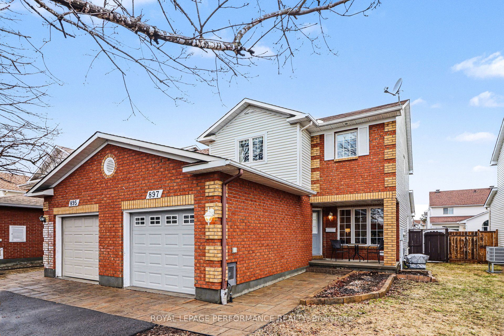 897 Paradise Crescent Property Photo 1