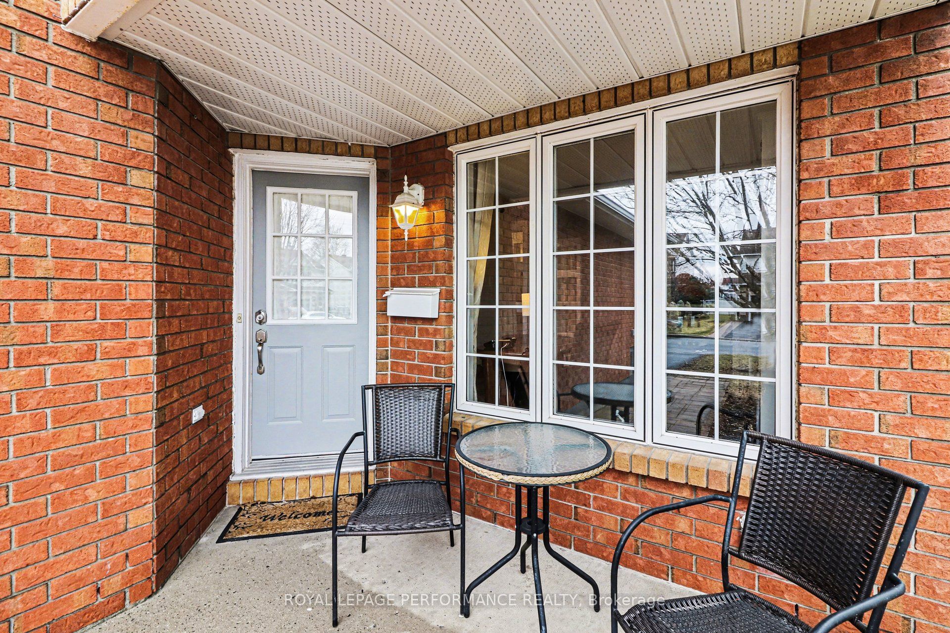 897 Paradise Crescent Property Photo 2