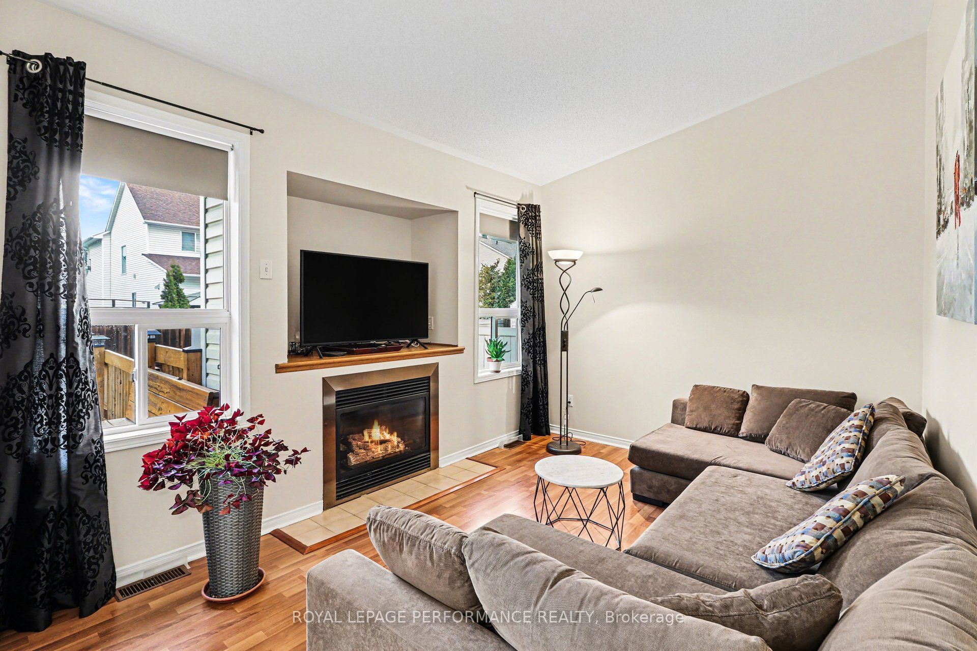 897 Paradise Crescent Property Photo 4