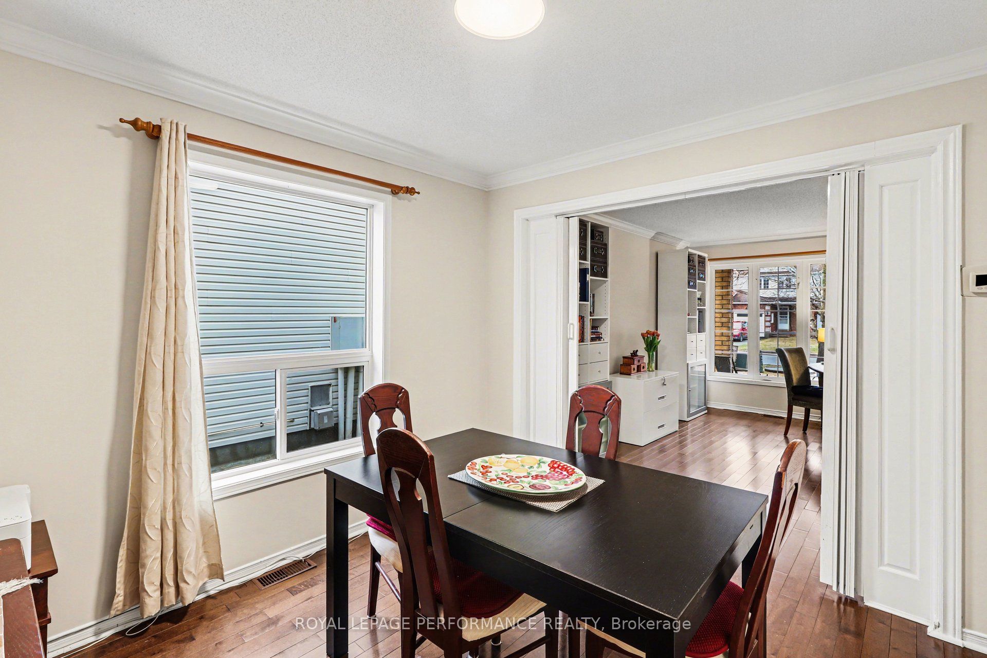 897 Paradise Crescent Property Photo 6
