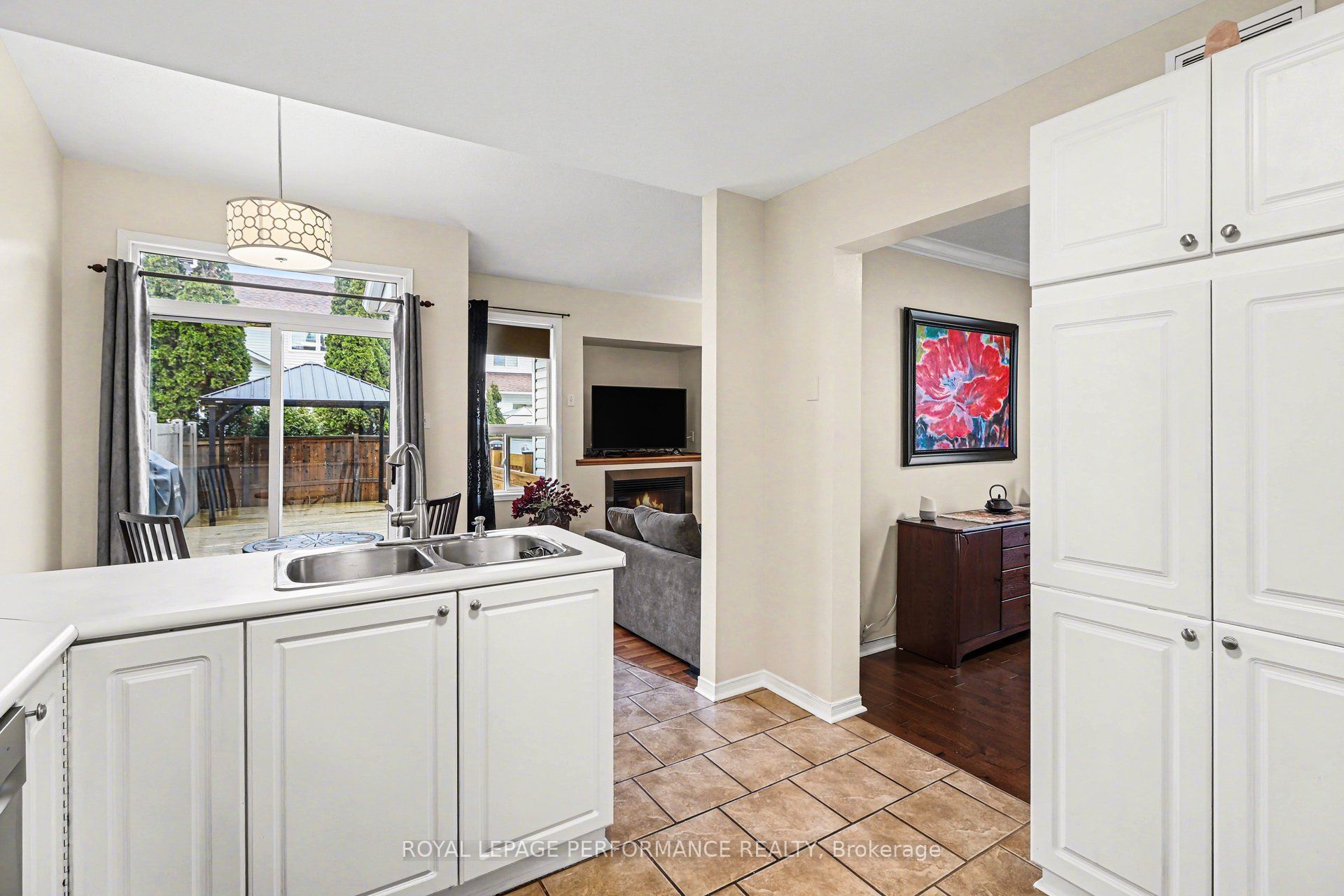 897 Paradise Crescent Property Photo 9