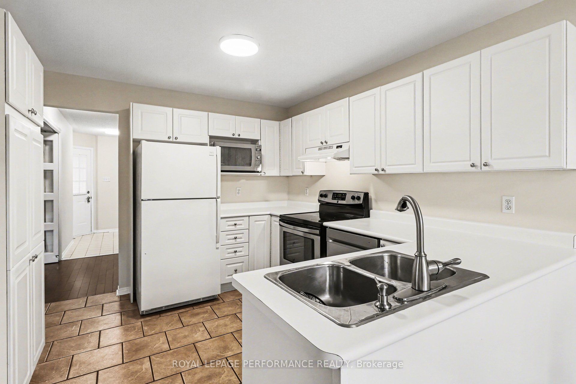 897 Paradise Crescent Property Photo 10