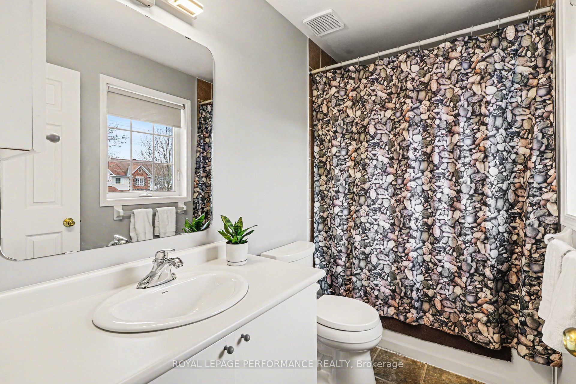 897 Paradise Crescent Property Photo 14