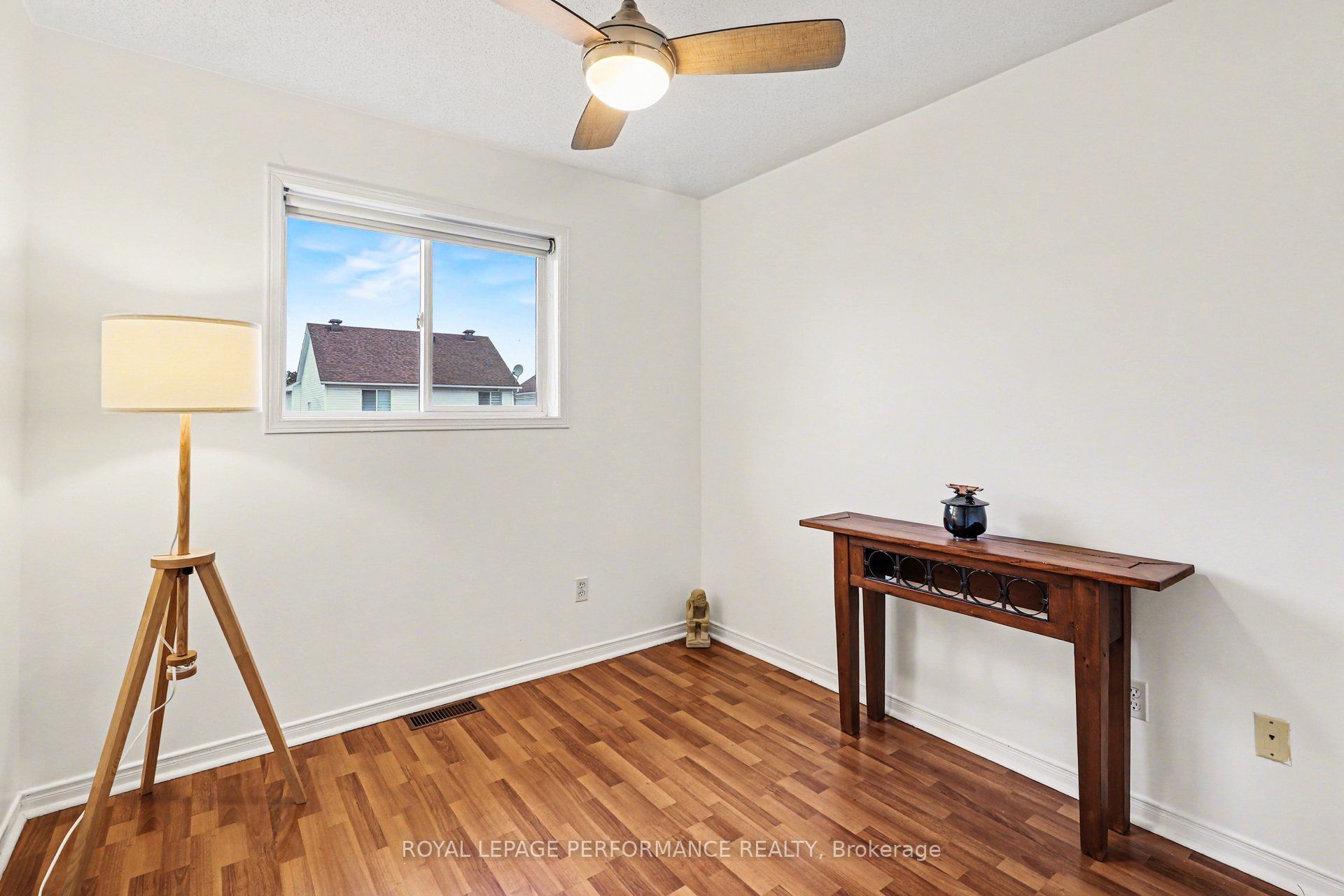 897 Paradise Crescent Property Photo 16