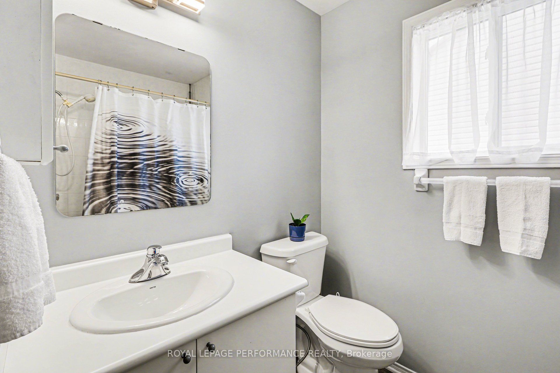 897 Paradise Crescent Property Photo 17