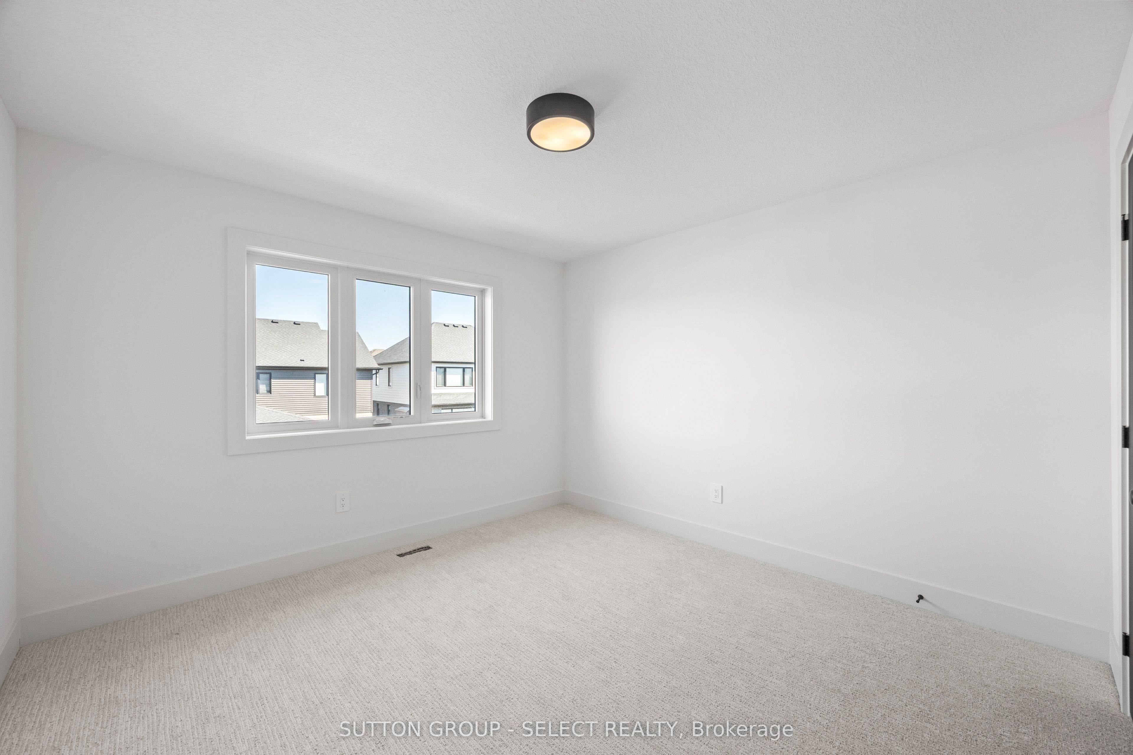1906 Fountain Grass Drive Property Photo 33
