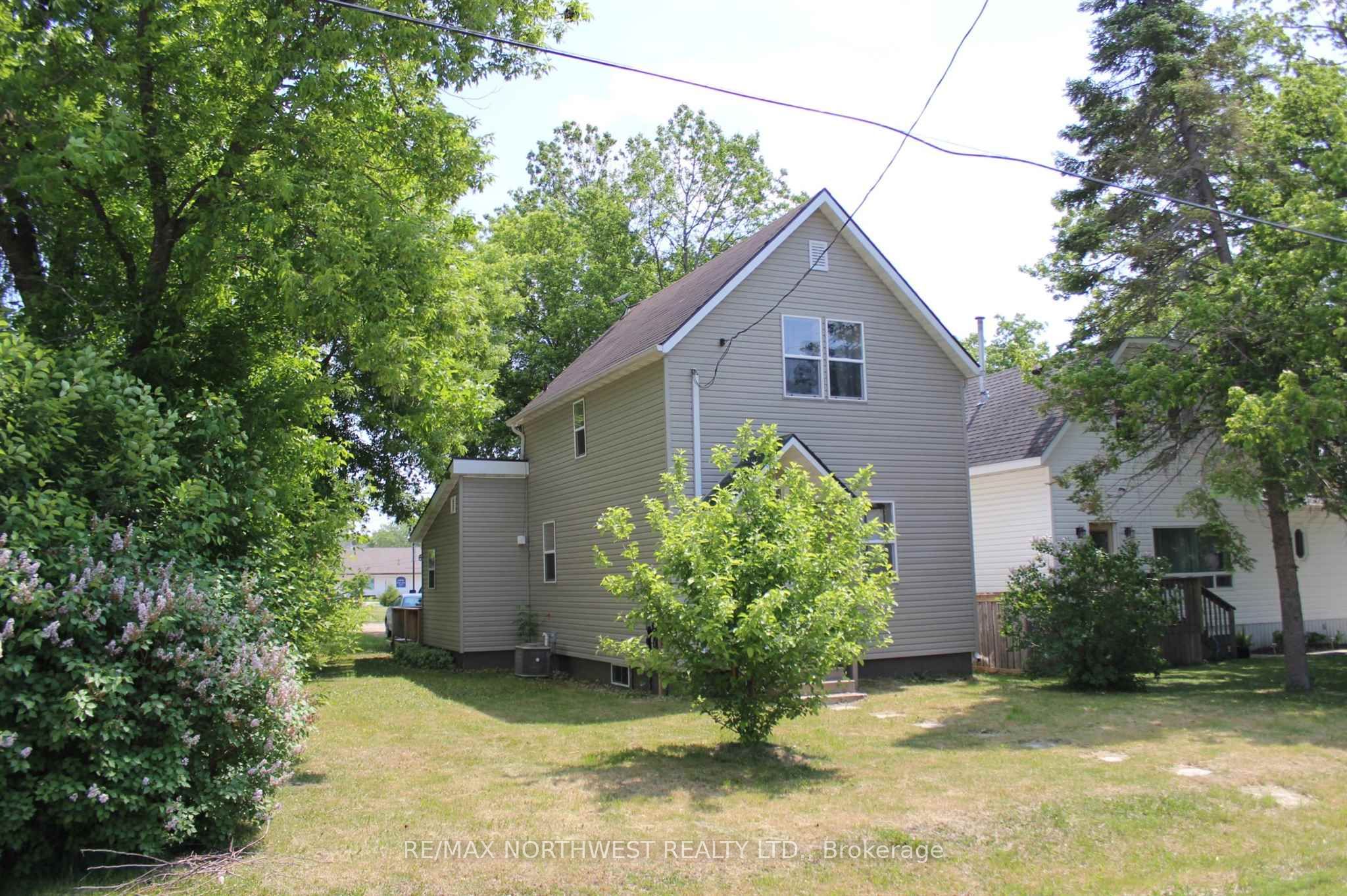 212 Fifth St Property Photo 3