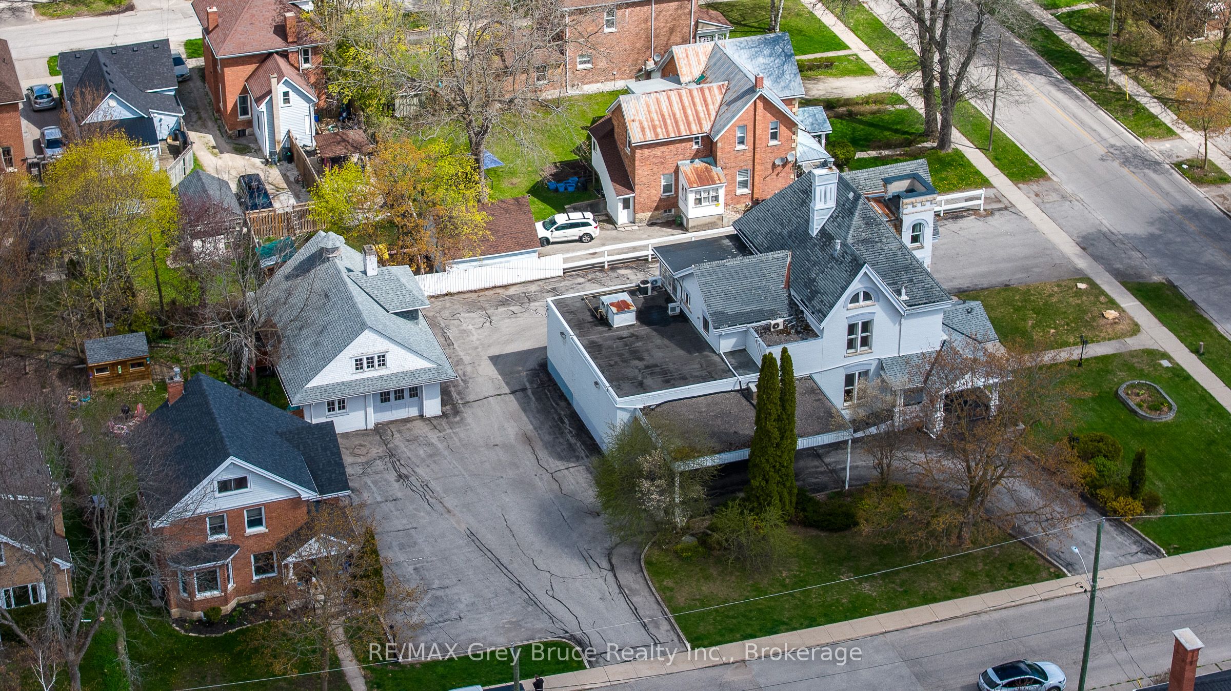 1178 4th Avenue W Property Photo 8