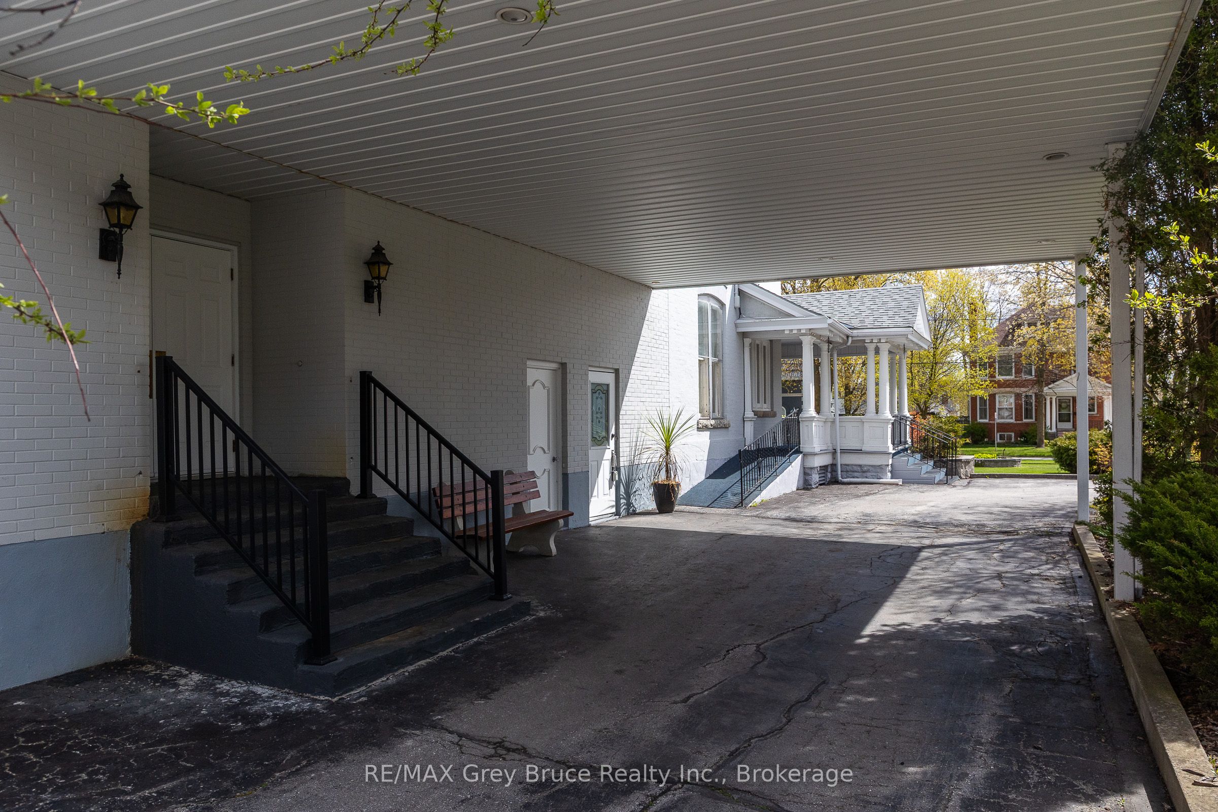 1178 4th Avenue W Property Photo 10