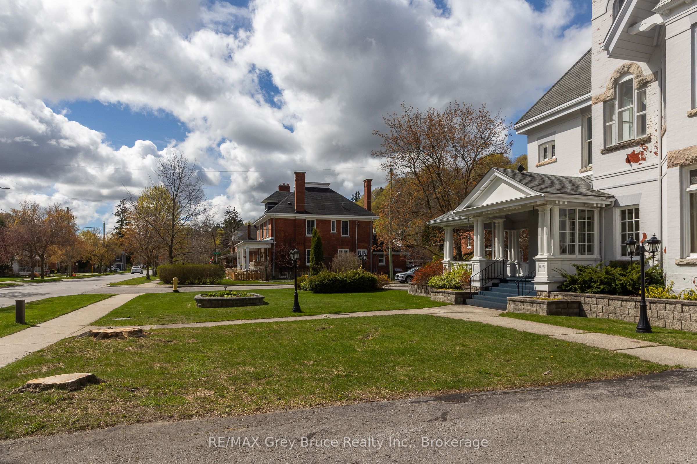 1178 4th Avenue W Property Photo 12