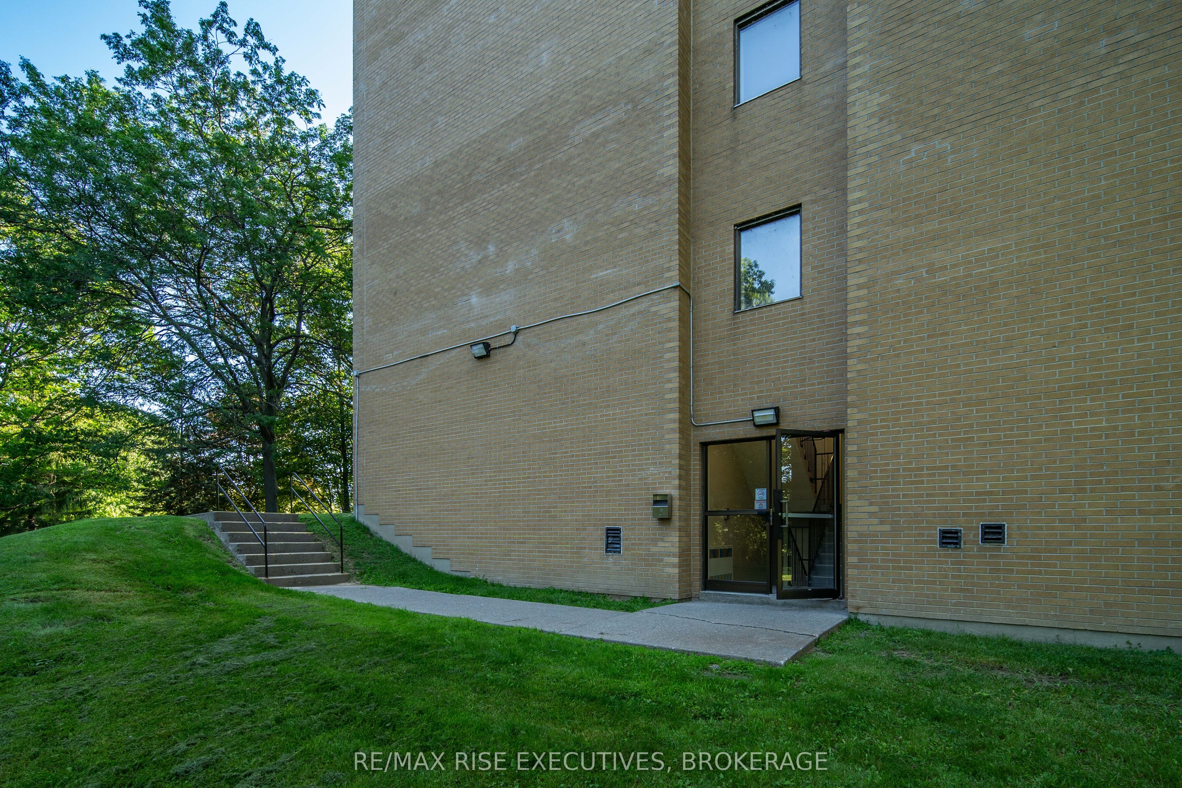 66 Greenview Drive 310 Property Photo 42
