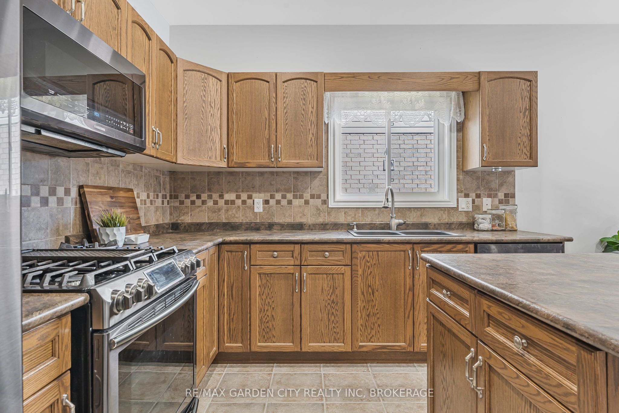 4022 Bush Crescent Property Photo 11
