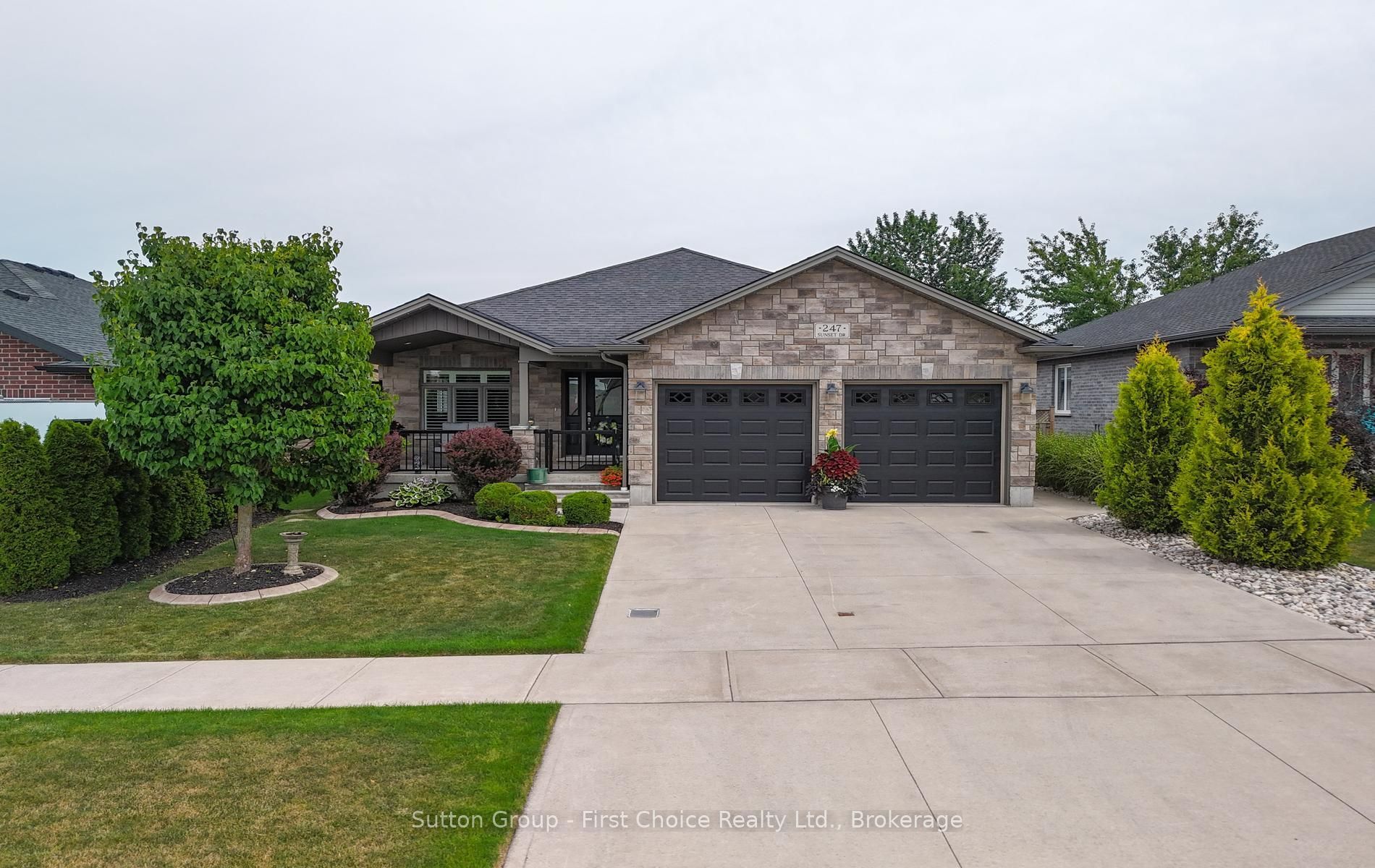 247 Sunset Drive Property Photo 1