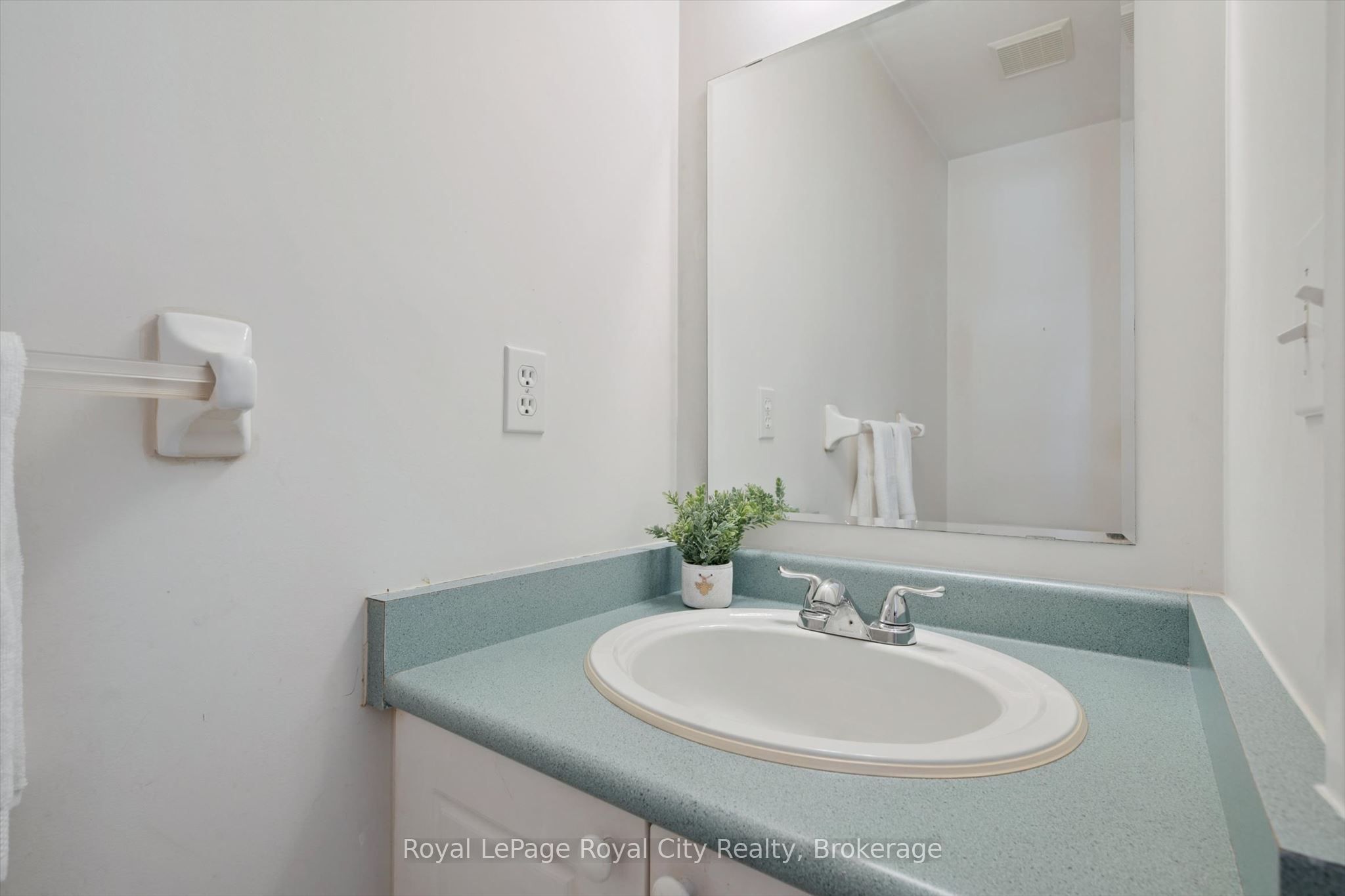 811 Edinburgh Road S Property Photo 29
