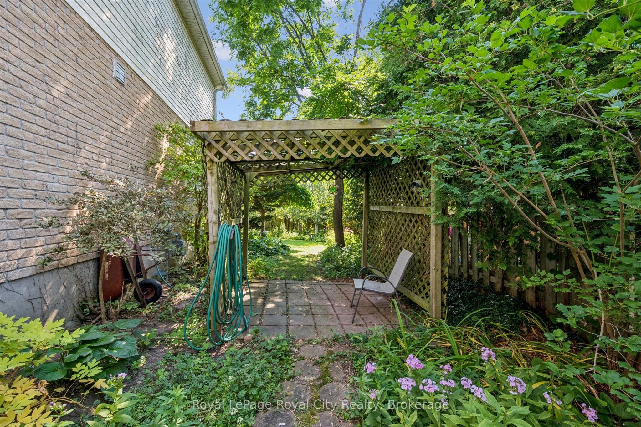 811 Edinburgh Road S Property Photo 44