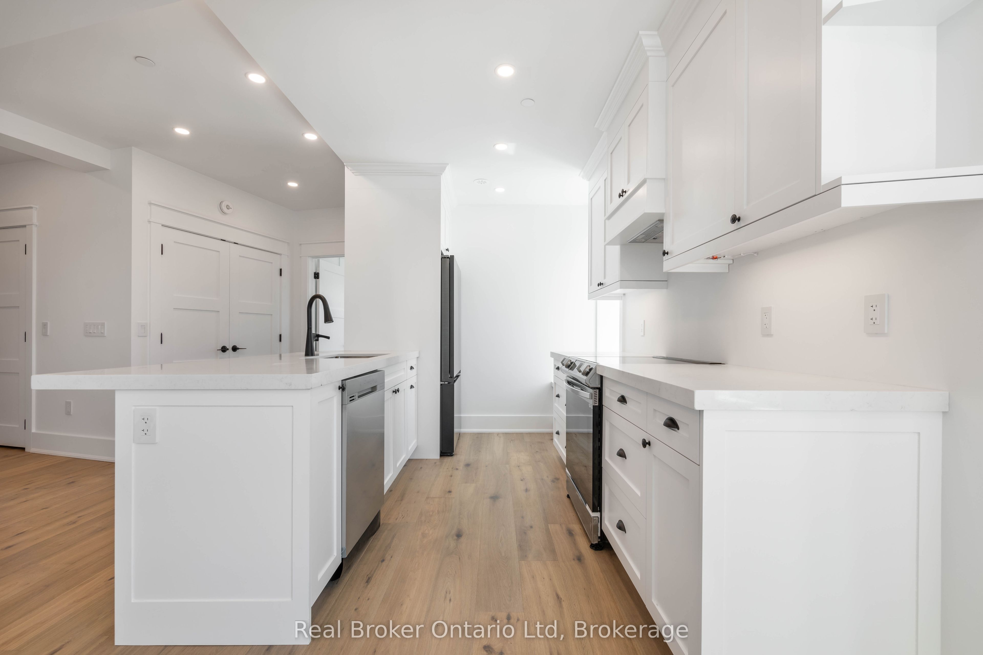 80 9th Street E 701 Property Photo 18