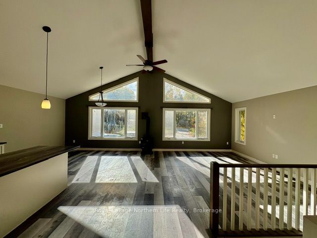 522 Hart Road Property Photo 3